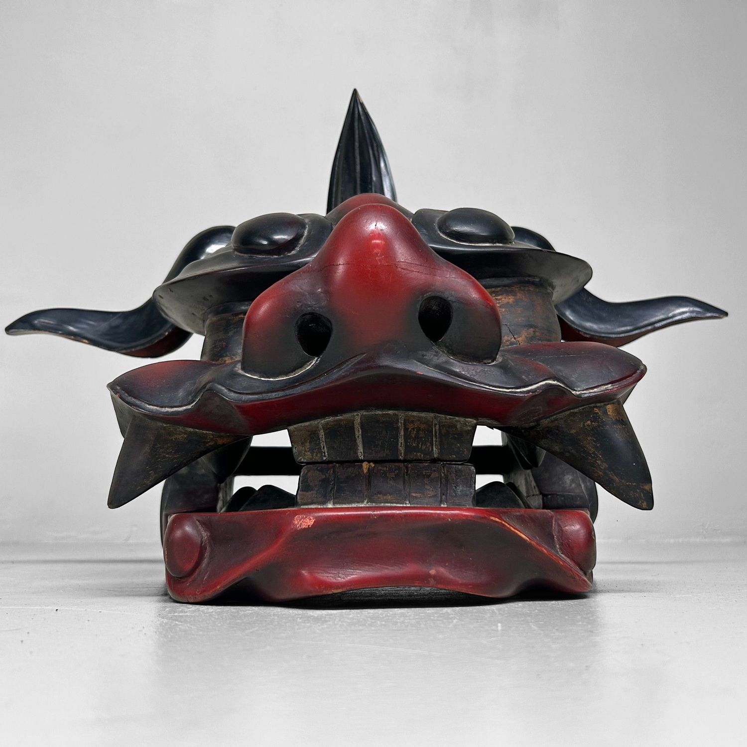 Antiek Houten Japans Shishi-masker, Meiji-periode, ca. 1890.