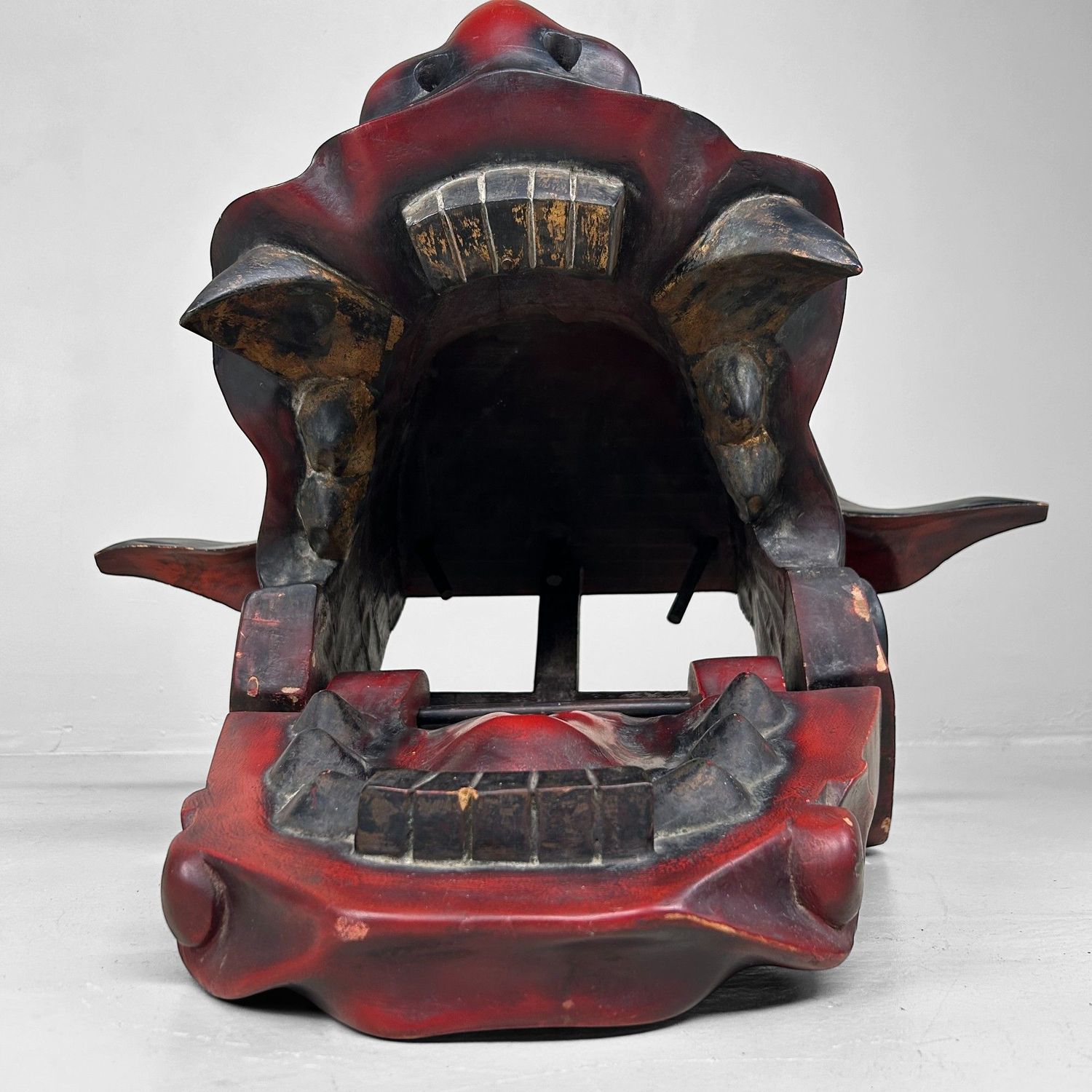 Antiek Houten Japans Shishi-masker, Meiji-periode, ca. 1890.