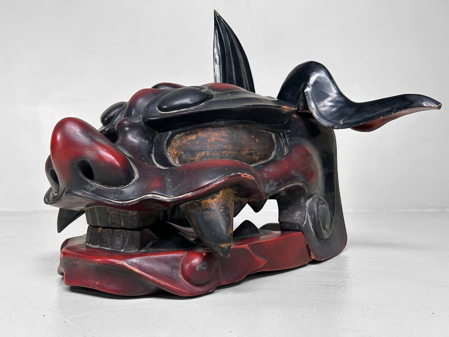 Antiek Houten Japans Shishi-masker, Meiji-periode, ca. 1890.