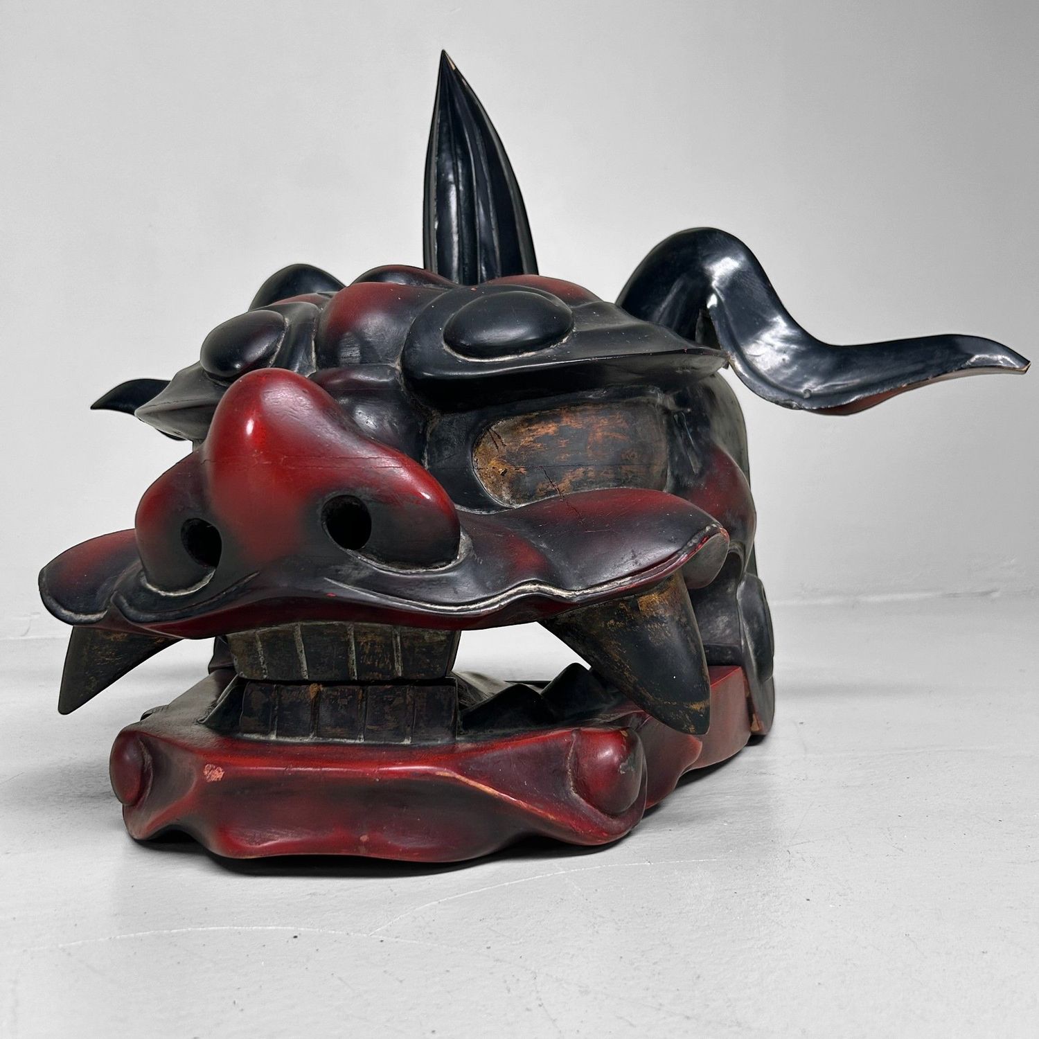 Antiek Houten Japans Shishi-masker, Meiji-periode, ca. 1890.