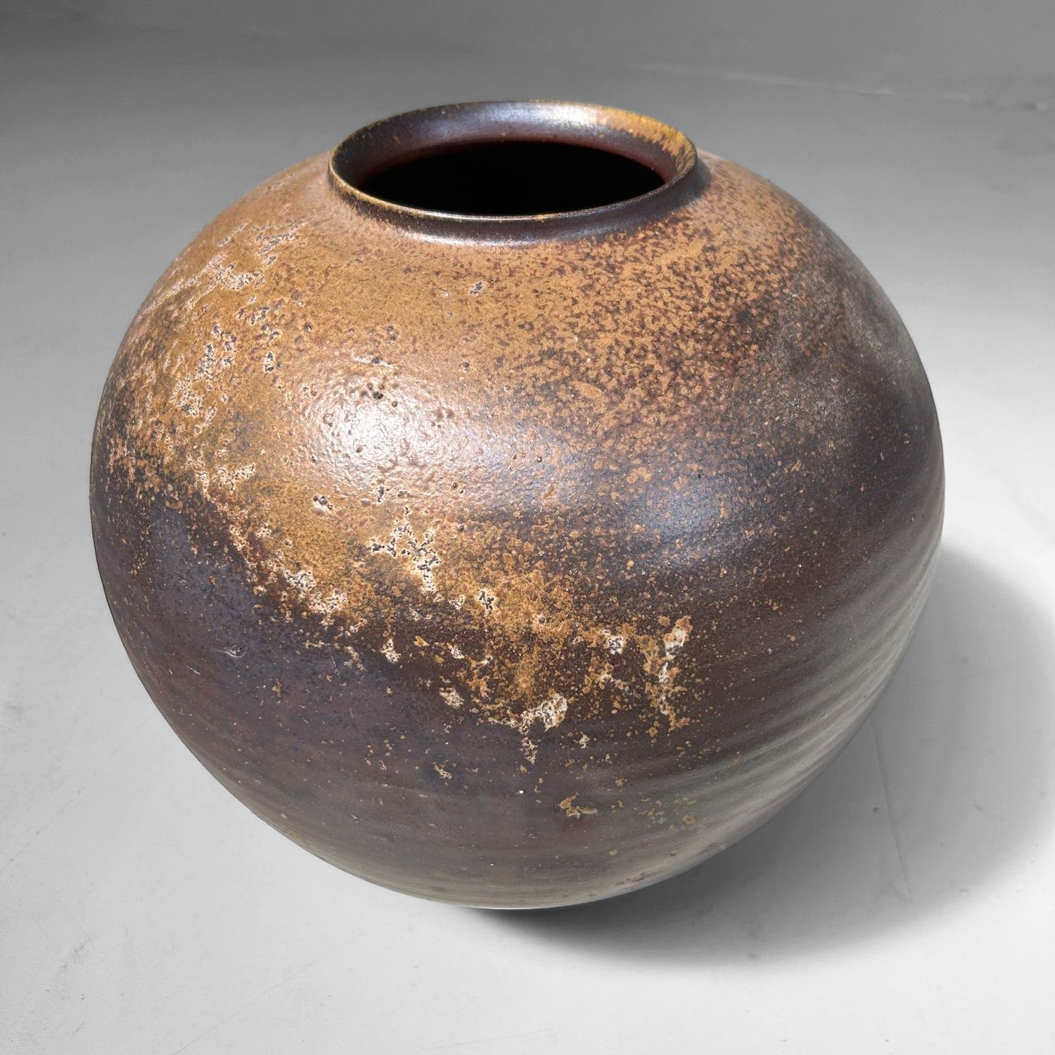 Bizen Ikebana Vaas door Izumi Motoyama, jaren '70. Bizen Ikebana Vaas door Izumi Motoyama, jaren '70.