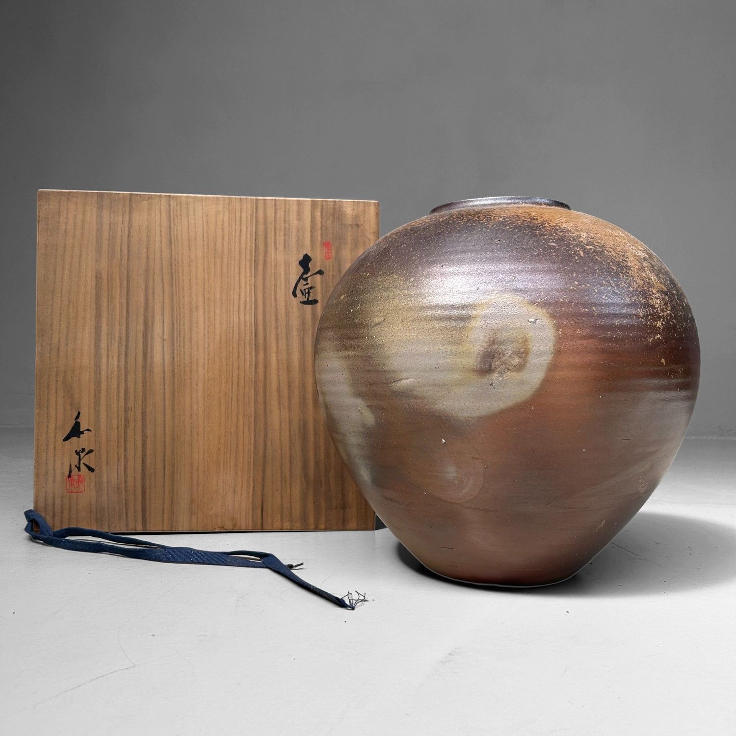 Bizen Ikebana Vaas door Izumi Motoyama, jaren '70. Bizen Ikebana Vaas door Izumi Motoyama, jaren '70.