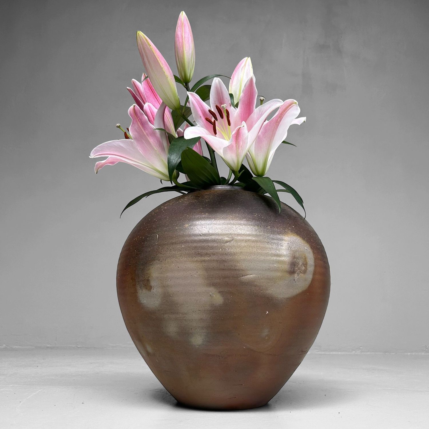 Bizen Ikebana Vaas door Izumi Motoyama, jaren '70. Bizen Ikebana Vaas door Izumi Motoyama, jaren '70.