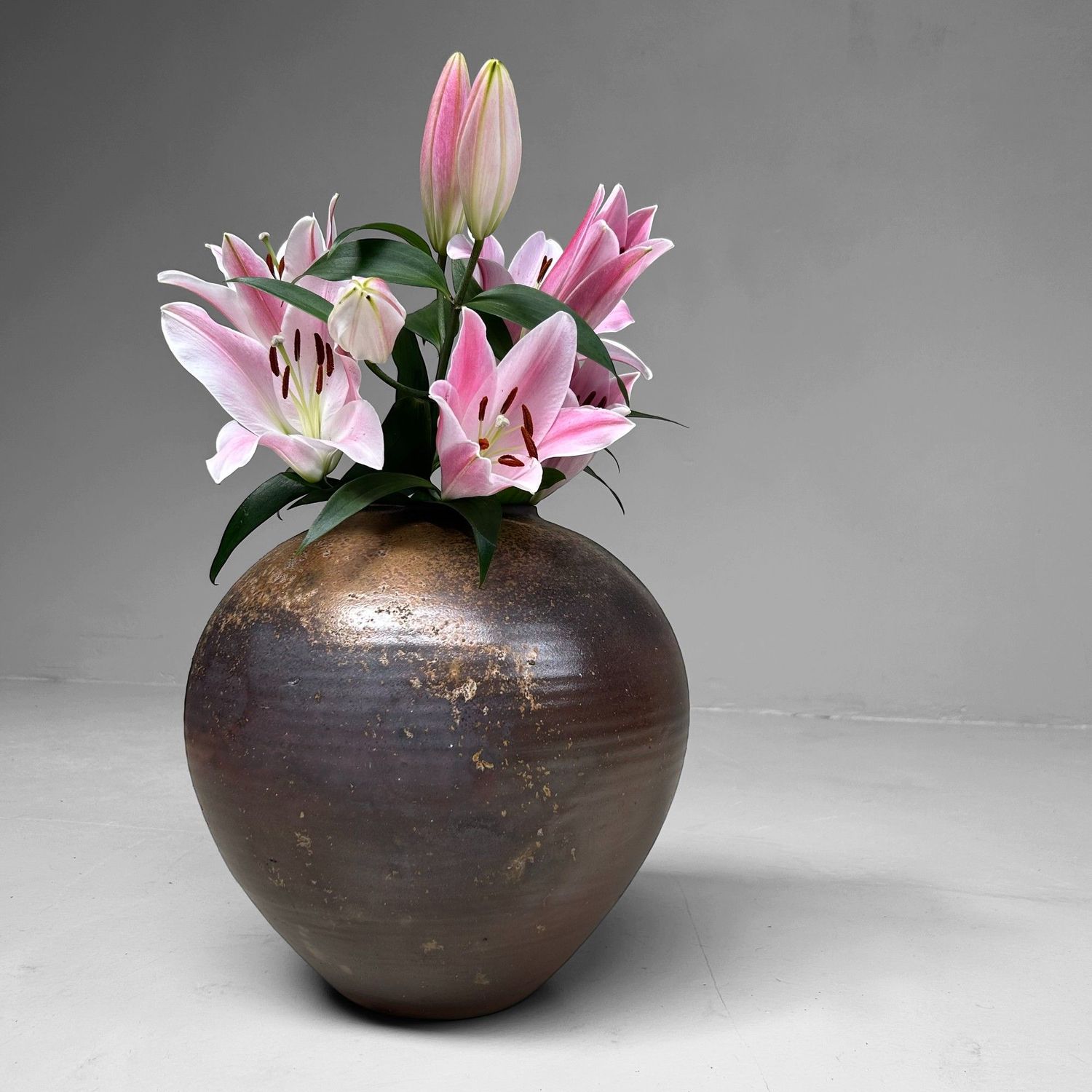 Bizen Ikebana Vaas door Izumi Motoyama, jaren '70. Bizen Ikebana Vaas door Izumi Motoyama, jaren '70.