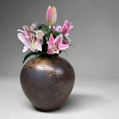 Bizen Ikebana Vase by Izumi Motoyama, 1970s.