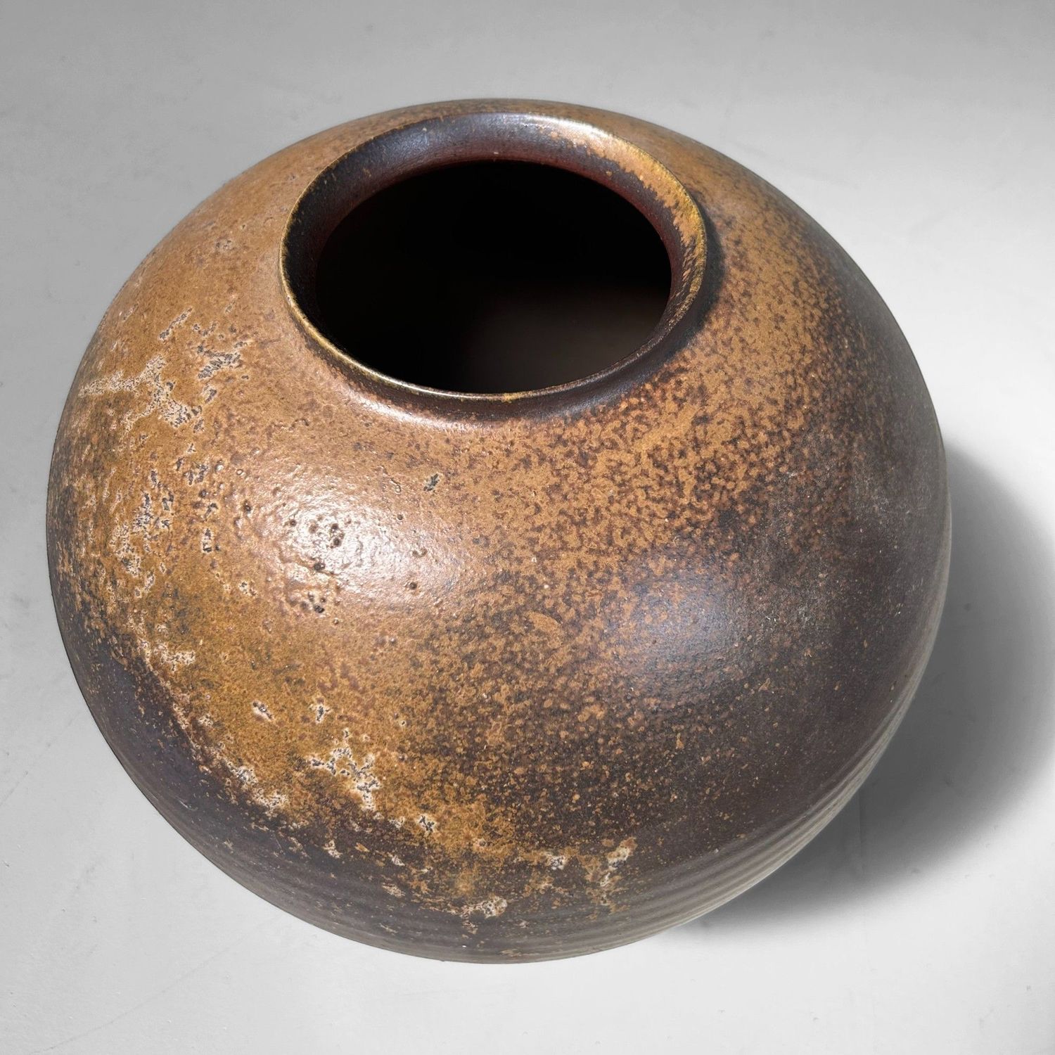 Bizen Ikebana Vaas door Izumi Motoyama, jaren '70. Bizen Ikebana Vaas door Izumi Motoyama, jaren '70.
