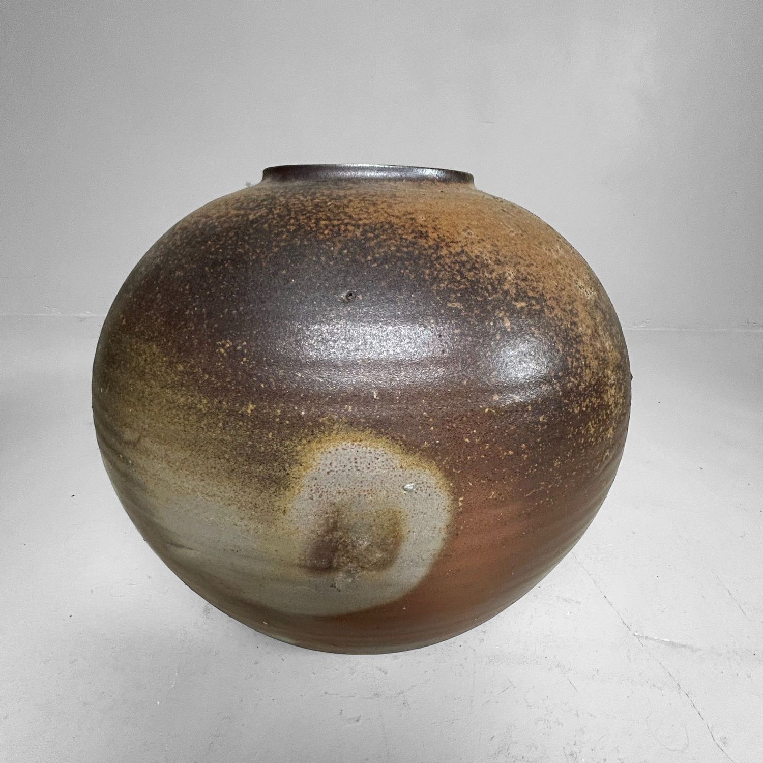 Bizen Ikebana Vaas door Izumi Motoyama, jaren '70. Bizen Ikebana Vaas door Izumi Motoyama, jaren '70.