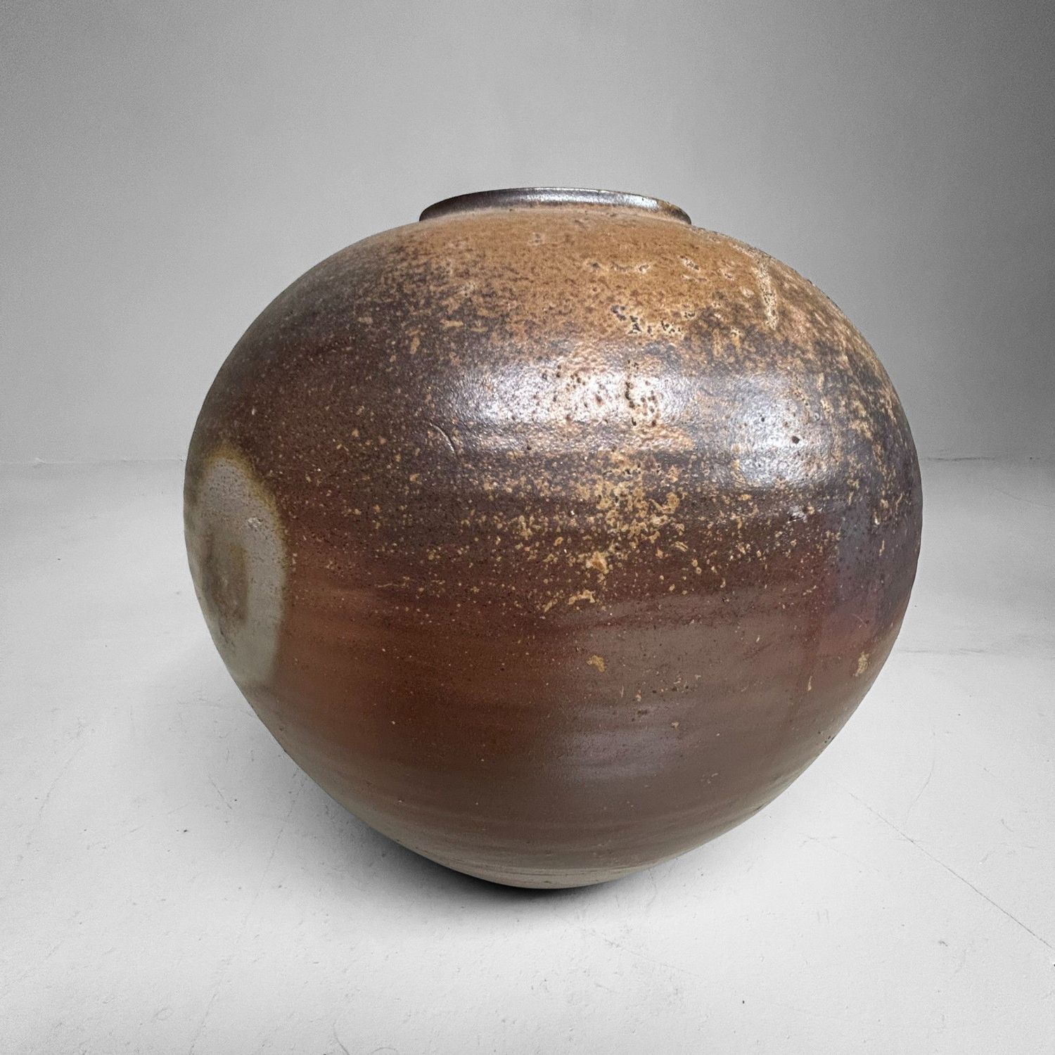 Bizen Ikebana Vaas door Izumi Motoyama, jaren '70. Bizen Ikebana Vaas door Izumi Motoyama, jaren '70.
