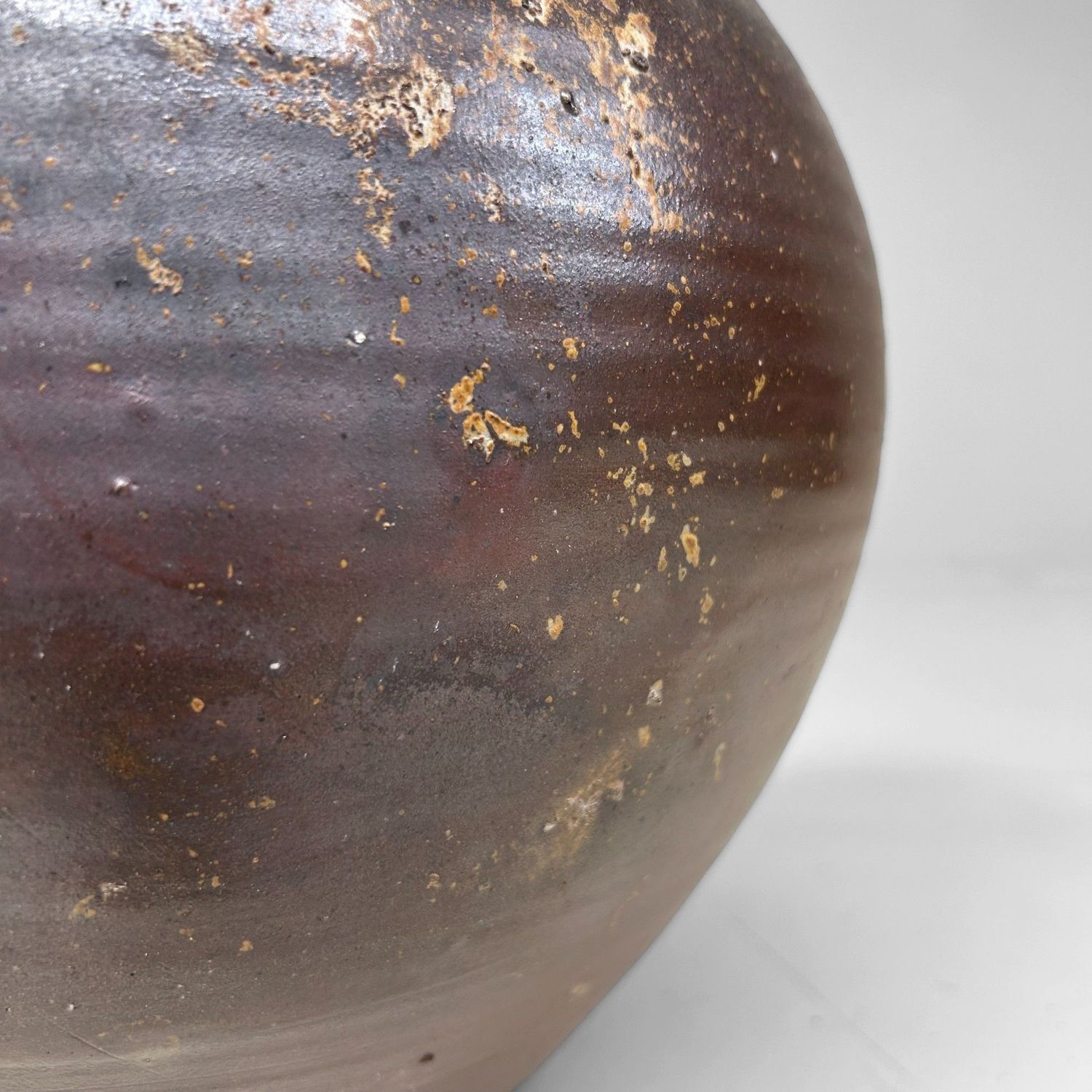 Bizen Ikebana Vaas door Izumi Motoyama, jaren '70. Bizen Ikebana Vaas door Izumi Motoyama, jaren '70.