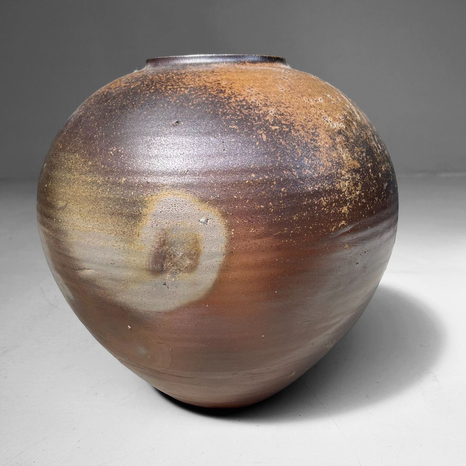 Bizen Ikebana Vaas door Izumi Motoyama, jaren '70. Bizen Ikebana Vaas door Izumi Motoyama, jaren '70.