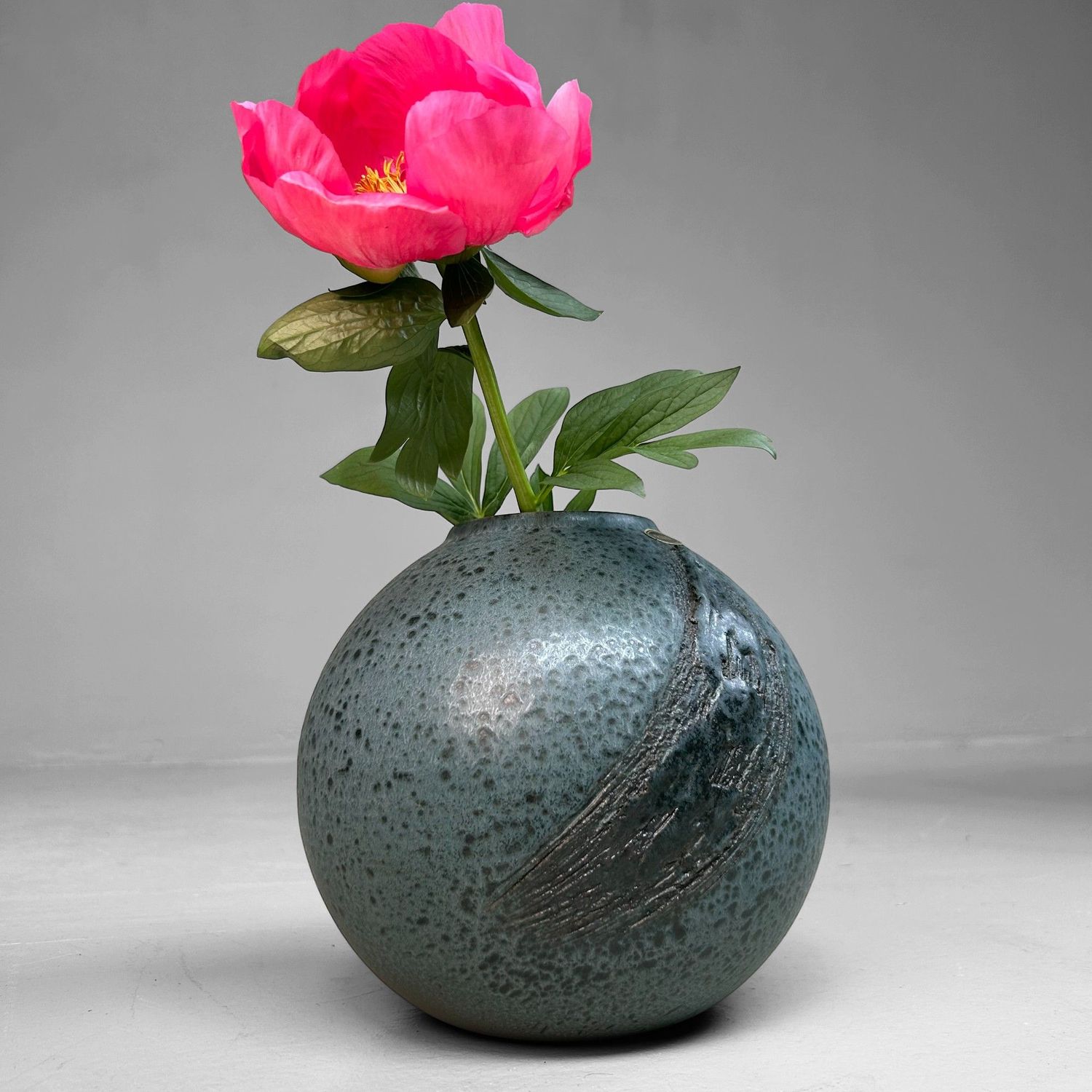 Ikebana Vaas – Miyake Shigemi, Shigaraki Ware, Japan jaren ’80