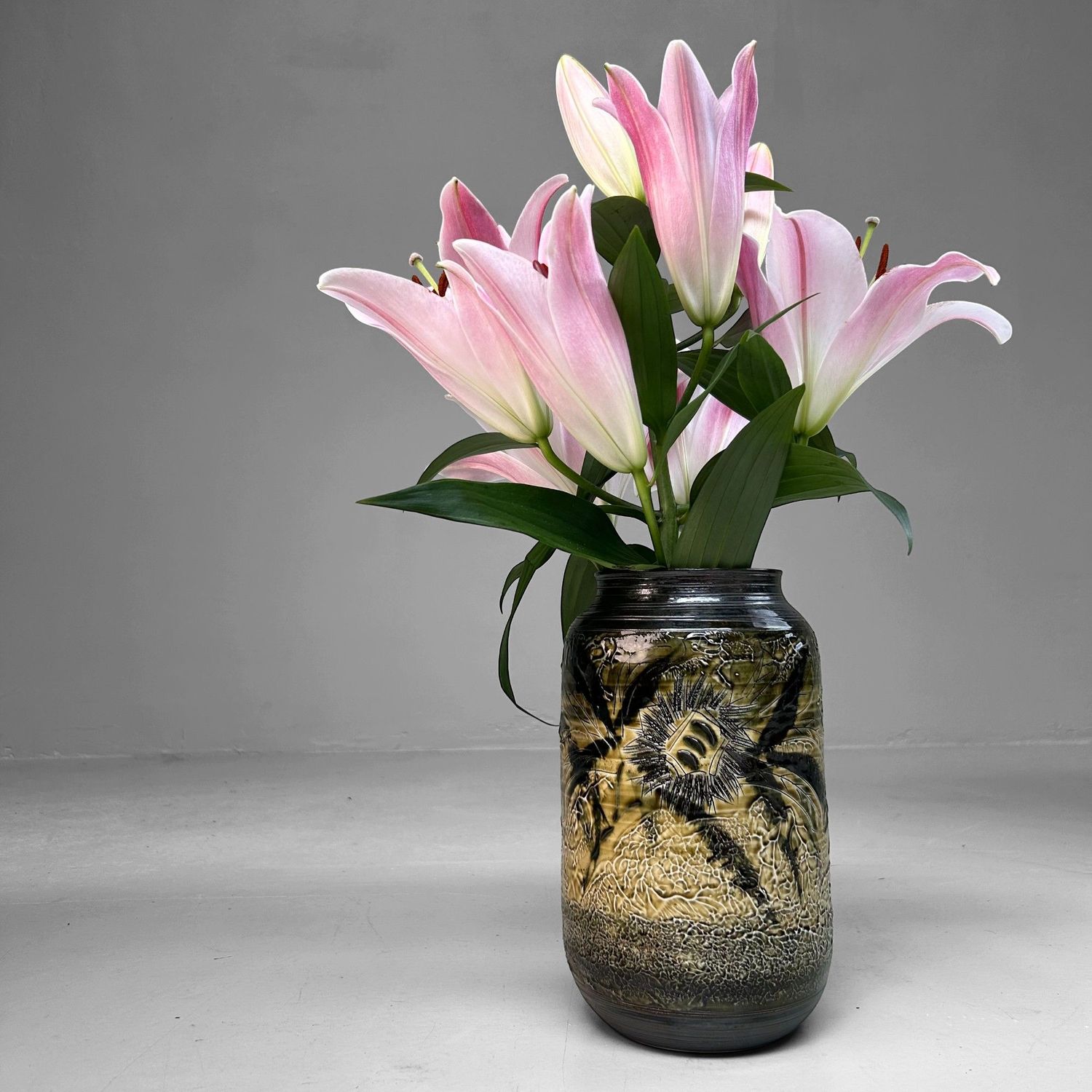 Midcentury Ikebana Vaas – Kusaba Masato, Arita Porselein, Japan. Midcentury Ikebana Vaas – Kusaba Masato, Arita Porselein, Japan.