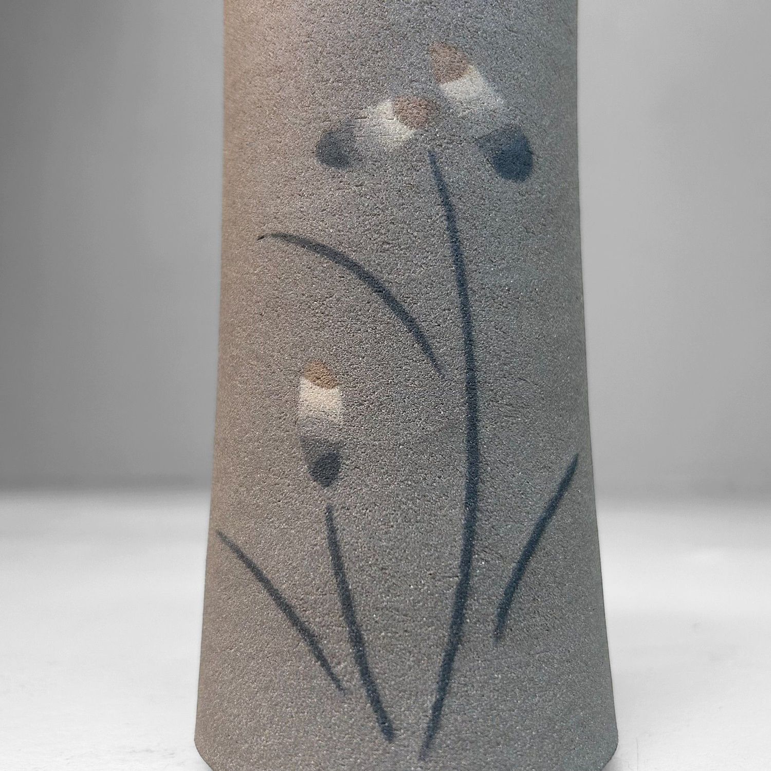 Elegant Handcrafted Flower Vase – Traditional Hasami Yaki Pottery, Japan. Elegant Handcrafted Flower Vase – Traditional Hasami Yaki Pottery, Japan.