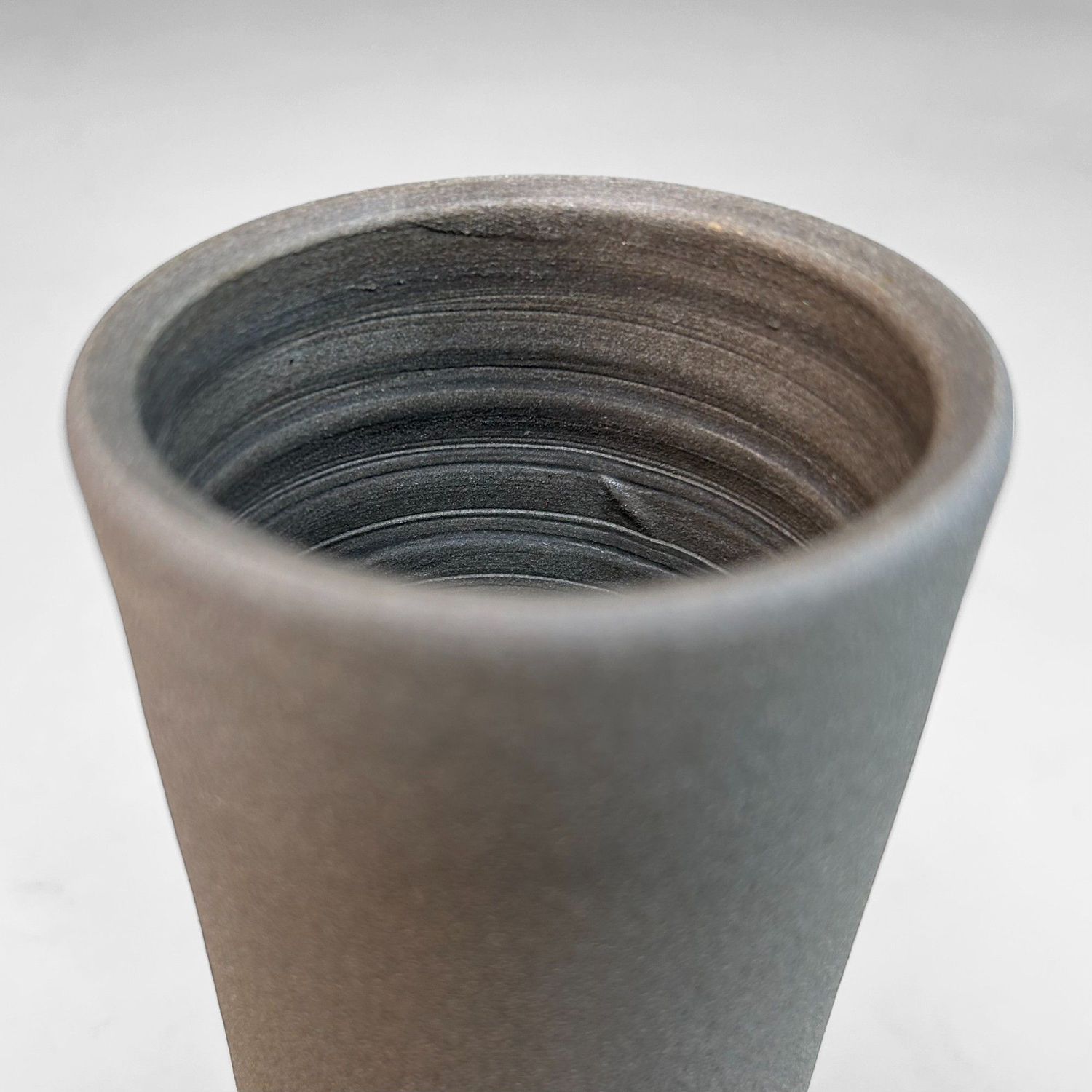Elegant Handcrafted Flower Vase – Traditional Hasami Yaki Pottery, Japan. Elegant Handcrafted Flower Vase – Traditional Hasami Yaki Pottery, Japan.