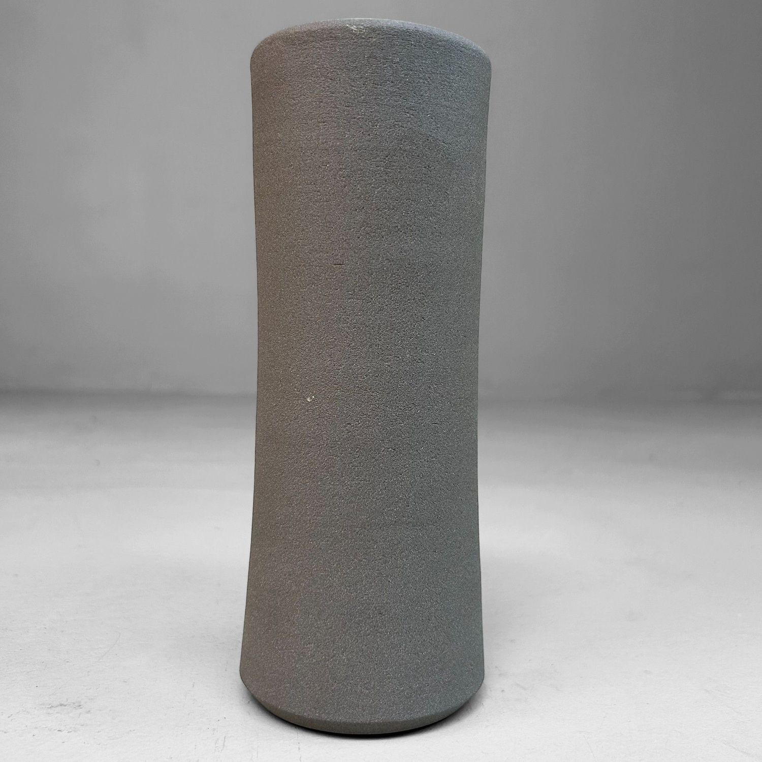 Elegant Handcrafted Flower Vase – Traditional Hasami Yaki Pottery, Japan. Elegant Handcrafted Flower Vase – Traditional Hasami Yaki Pottery, Japan.