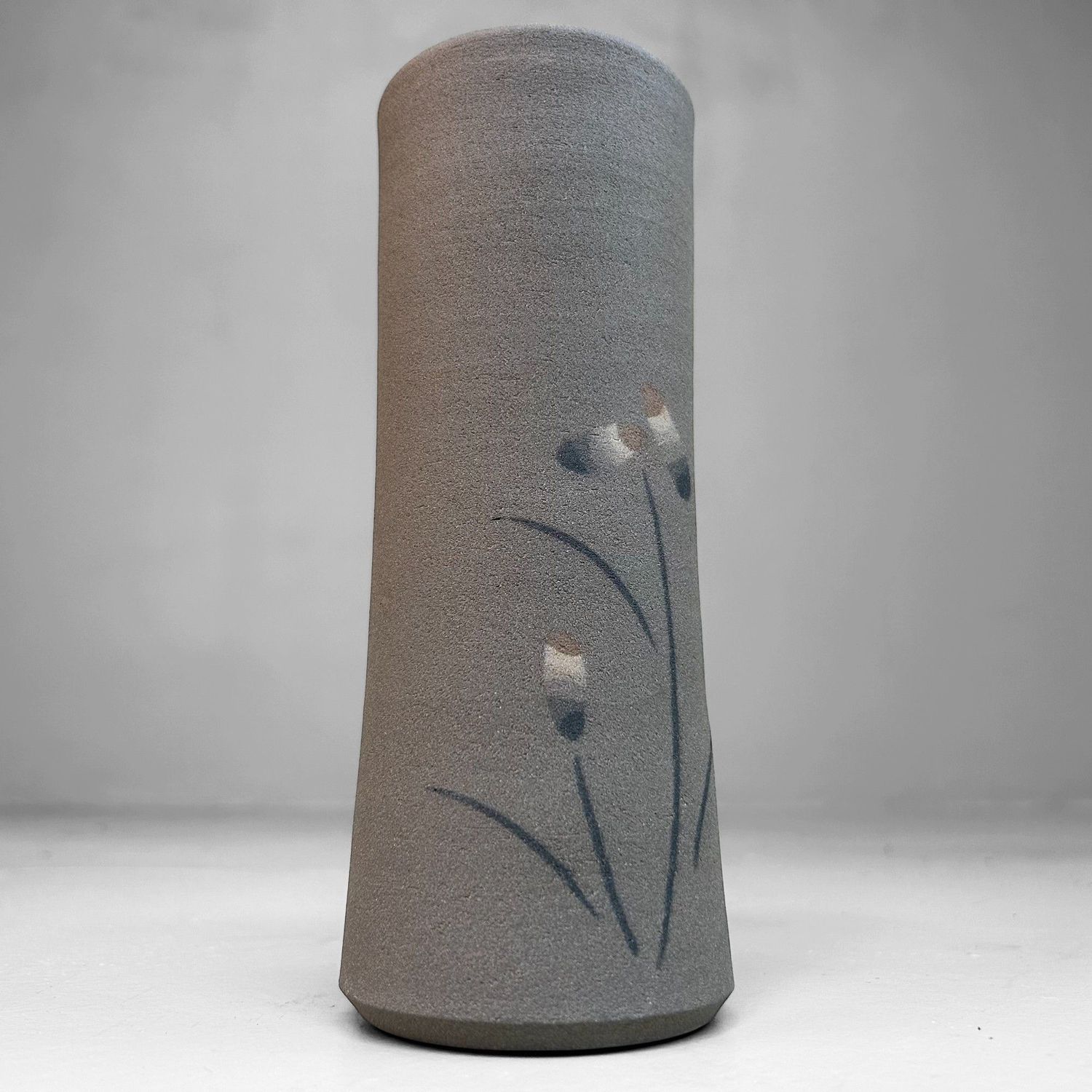 Elegant Handcrafted Flower Vase – Traditional Hasami Yaki Pottery, Japan. Elegant Handcrafted Flower Vase – Traditional Hasami Yaki Pottery, Japan.