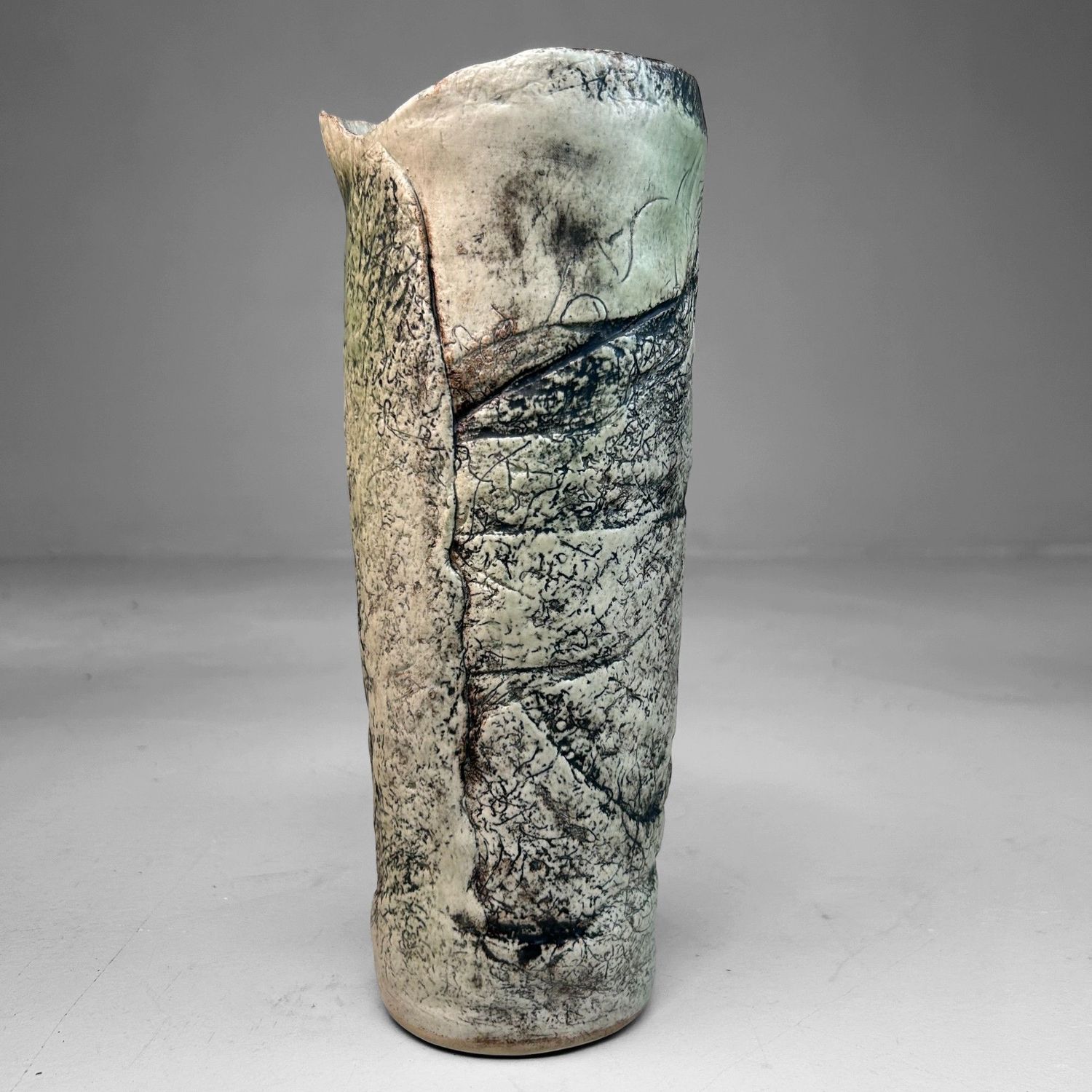 Kiyomizu Yaki Ikebana Vase by Fujihira Masafumi - Japan.