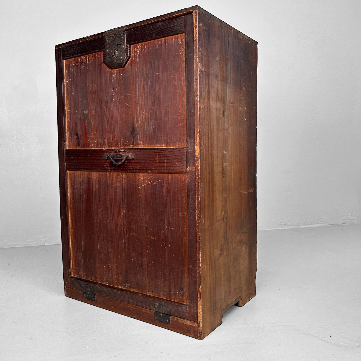 Vintage Japanese Display Cabinet - ca 1900s / Meiji Period.