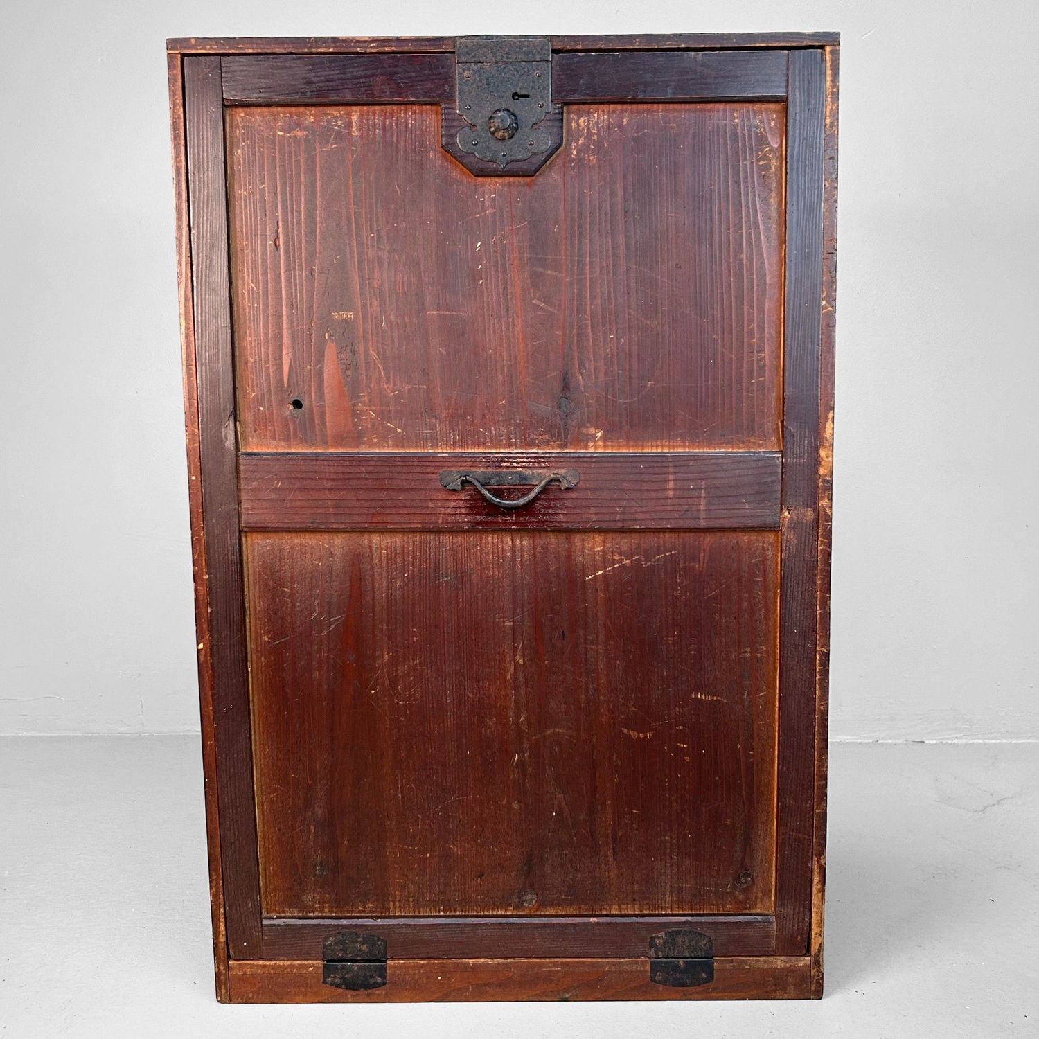 Vintage Japanese Display Cabinet - ca 1900s / Meiji Period.