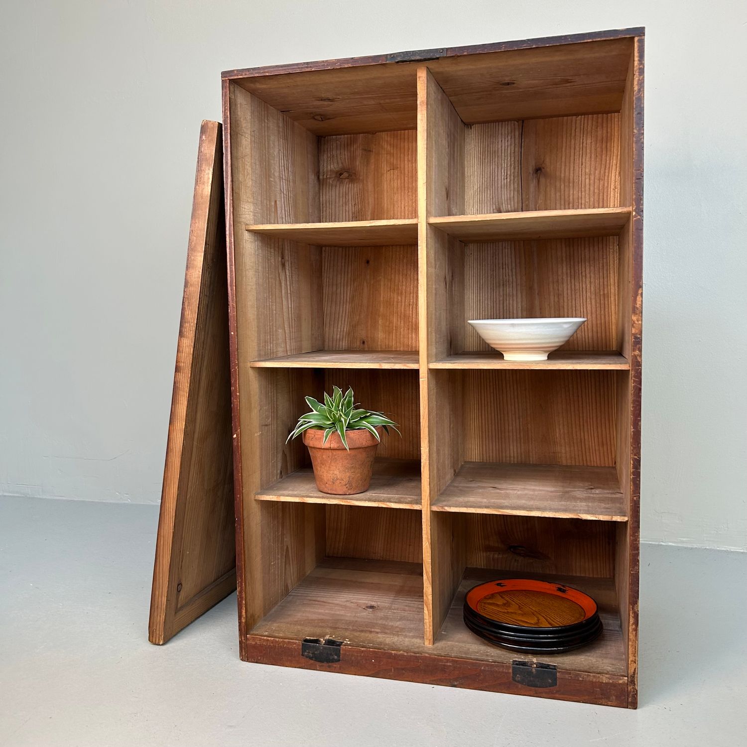 Vintage Japanese Display Cabinet - ca 1900s / Meiji Period.