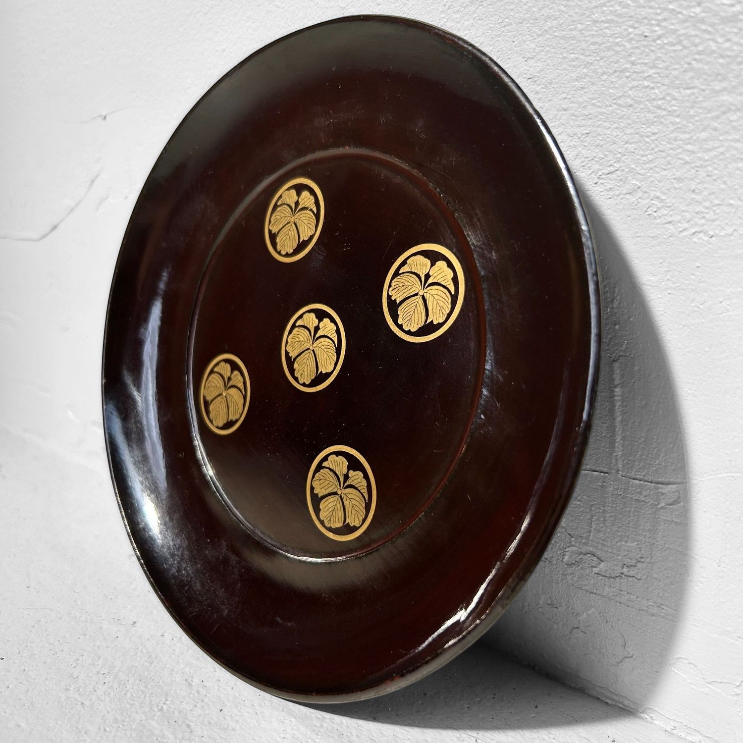 Set van 9 Lakborden uit de Meiji-periode met Gouden Bloemen Kamon