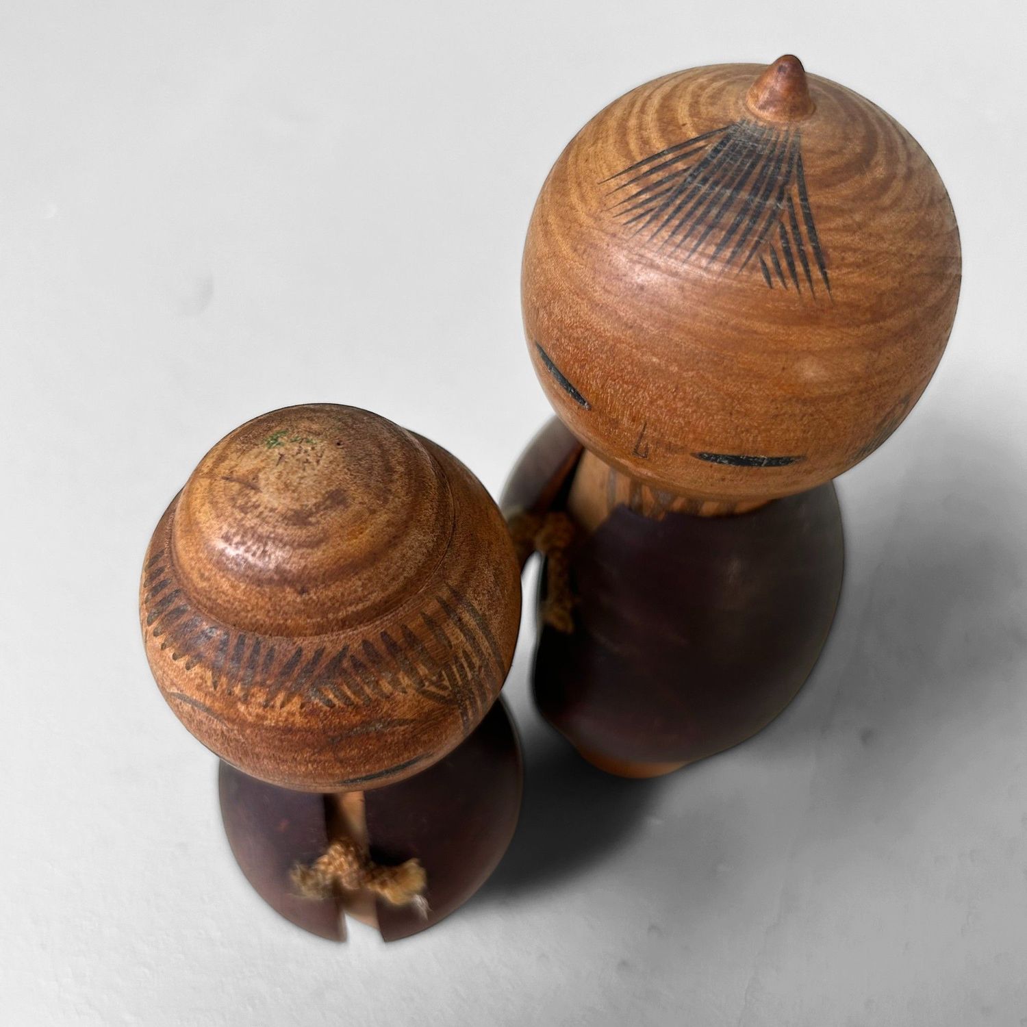 Vintage Sosaku Kokeshi Couple – Miyashita Hajime (ca. 1970s) Vintage Sosaku Kokeshi Couple – Miyashita Hajime (ca. 1970s)