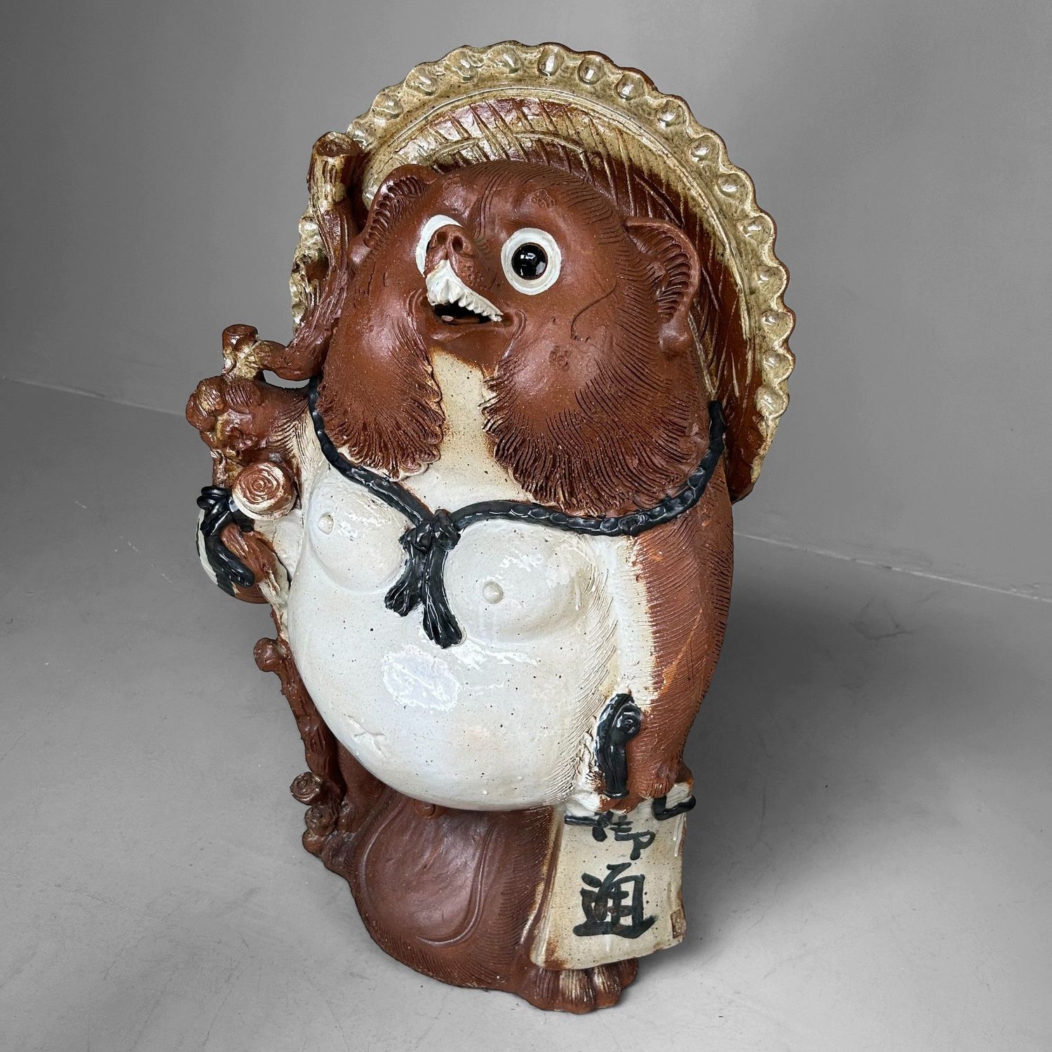 Grote Japanse Tanuki van Shigaraki-keramiek – ca. 1960