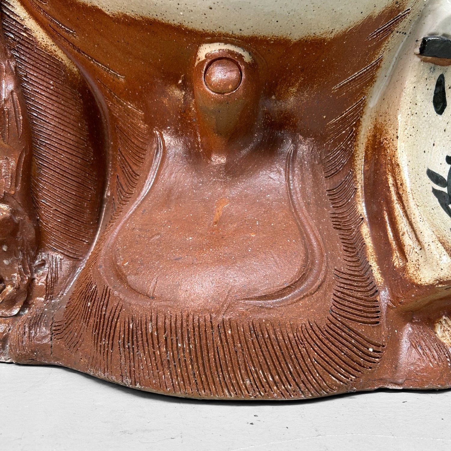 Grote Japanse Tanuki van Shigaraki-keramiek – ca. 1960