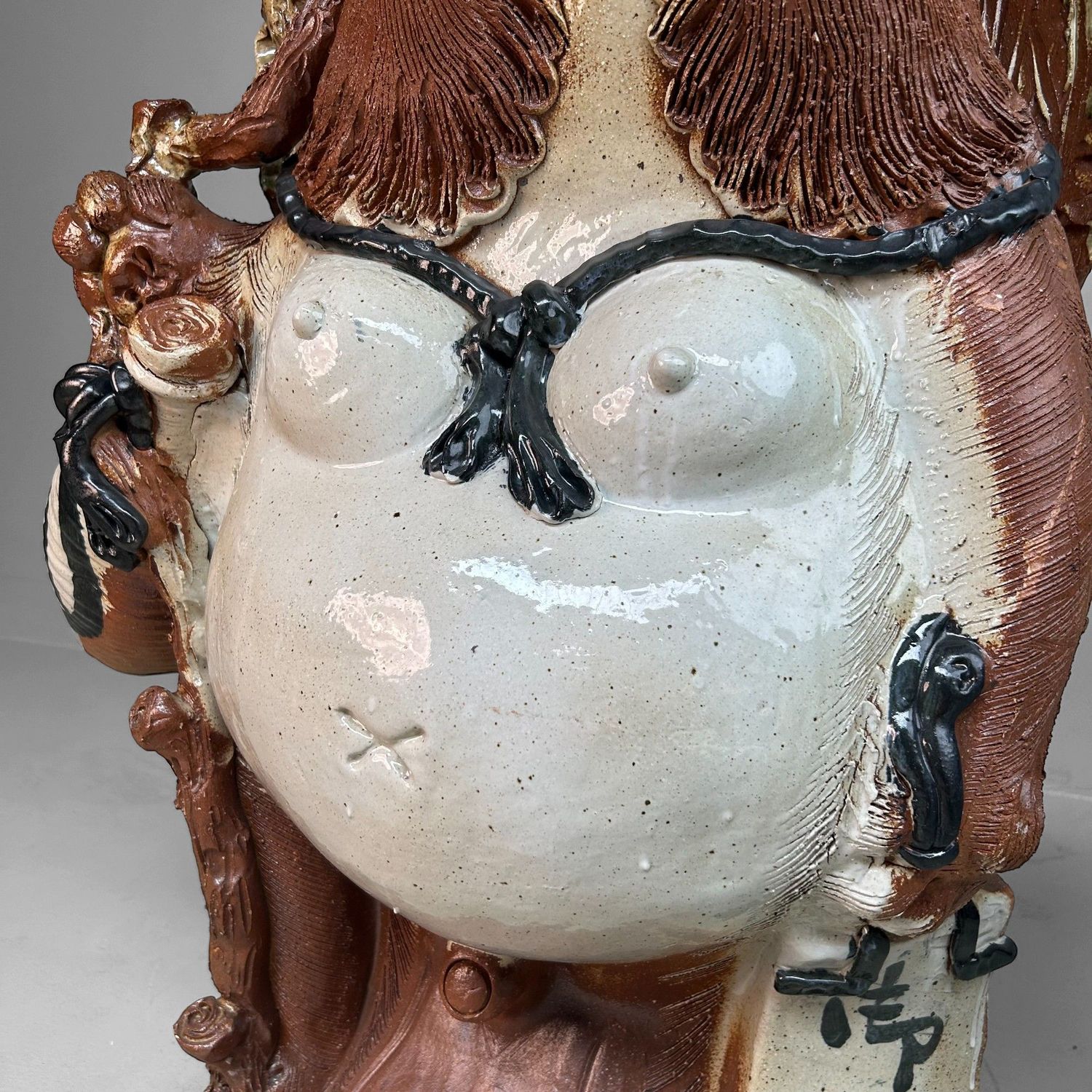 Grote Japanse Tanuki van Shigaraki-keramiek – ca. 1960