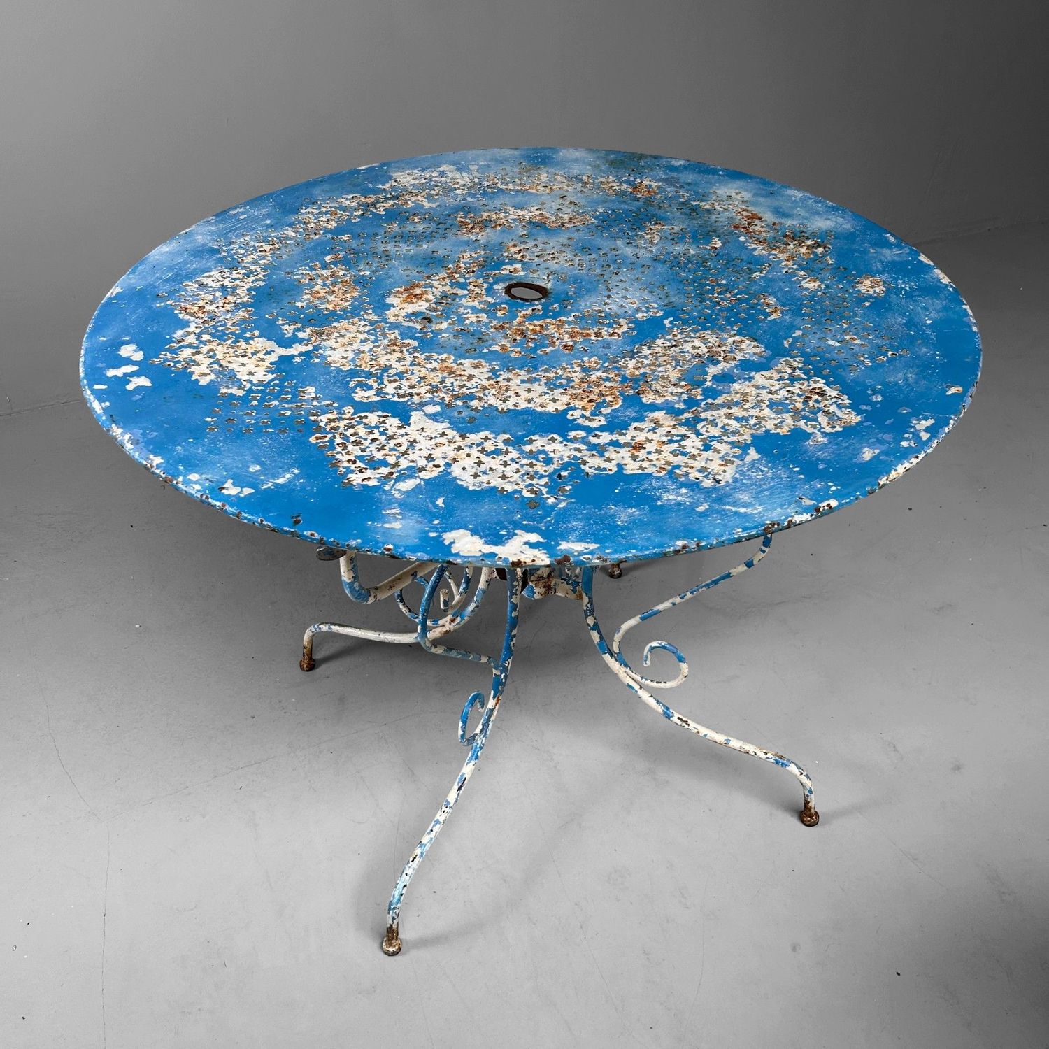 French Vintage Garden Set – 1950s/60s – 8 Chairs + Table + Side Table