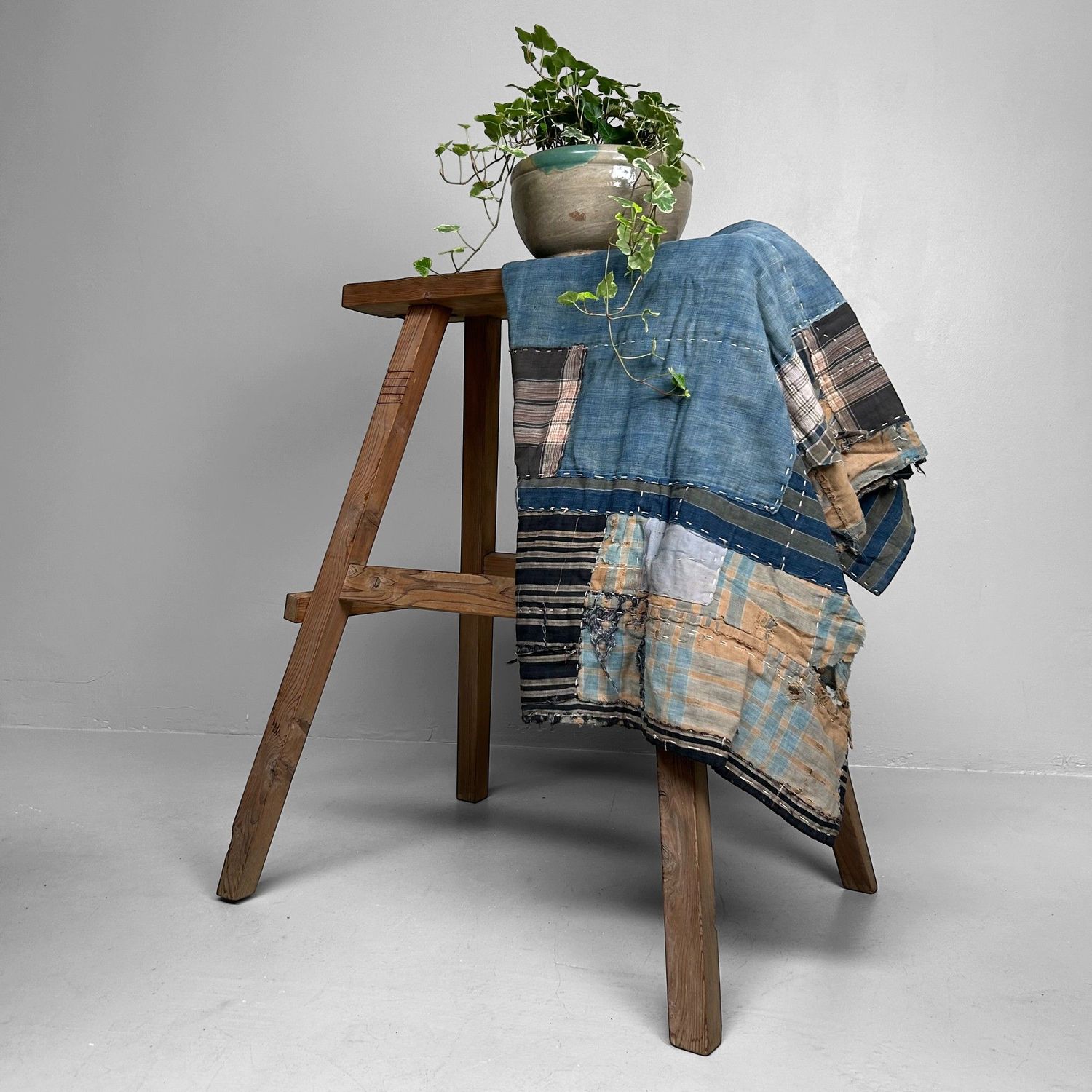 Minimalist Wooden Stool, Display Stand – Taishō Period, Japan