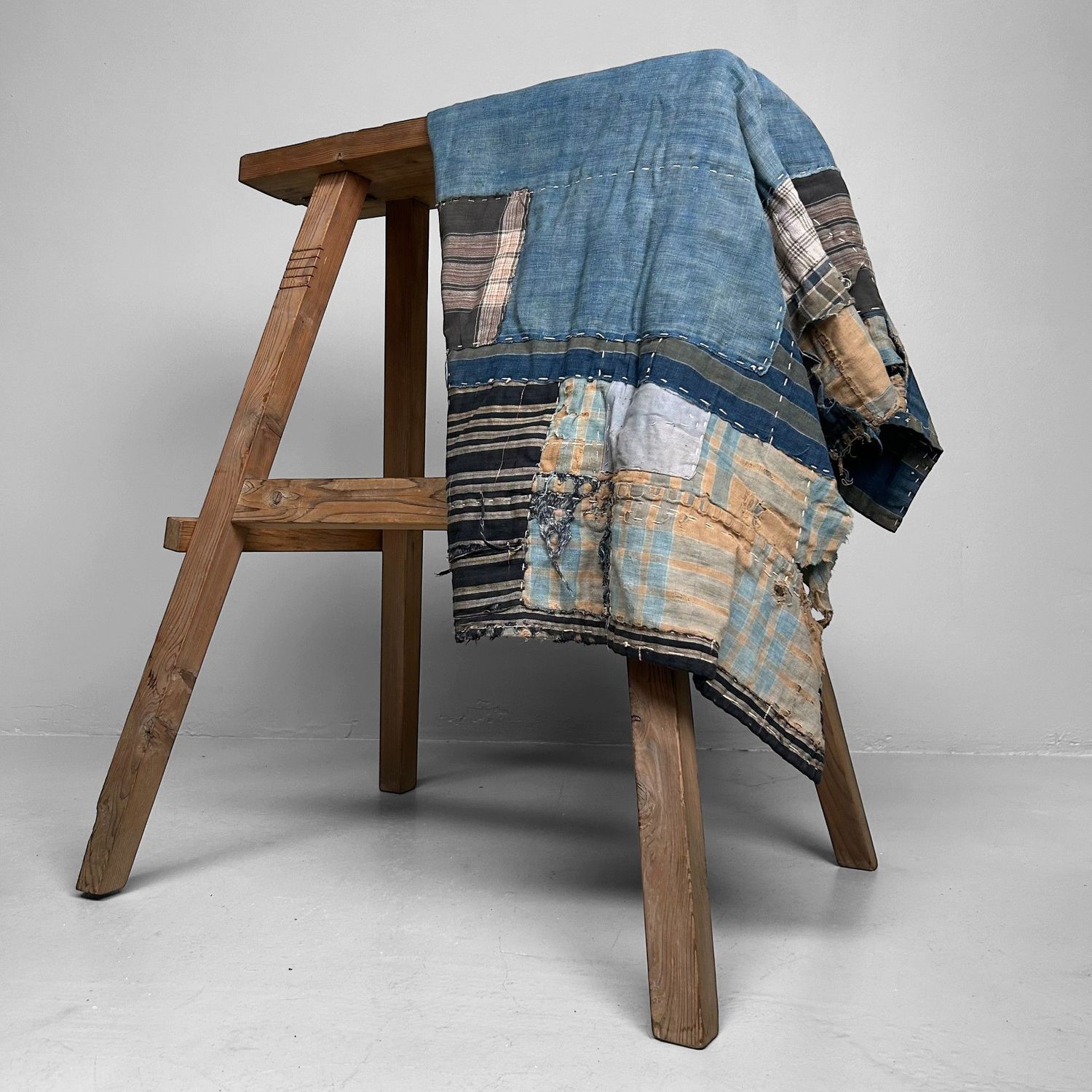 Minimalist Wooden Stool, Display Stand – Taishō Period, Japan