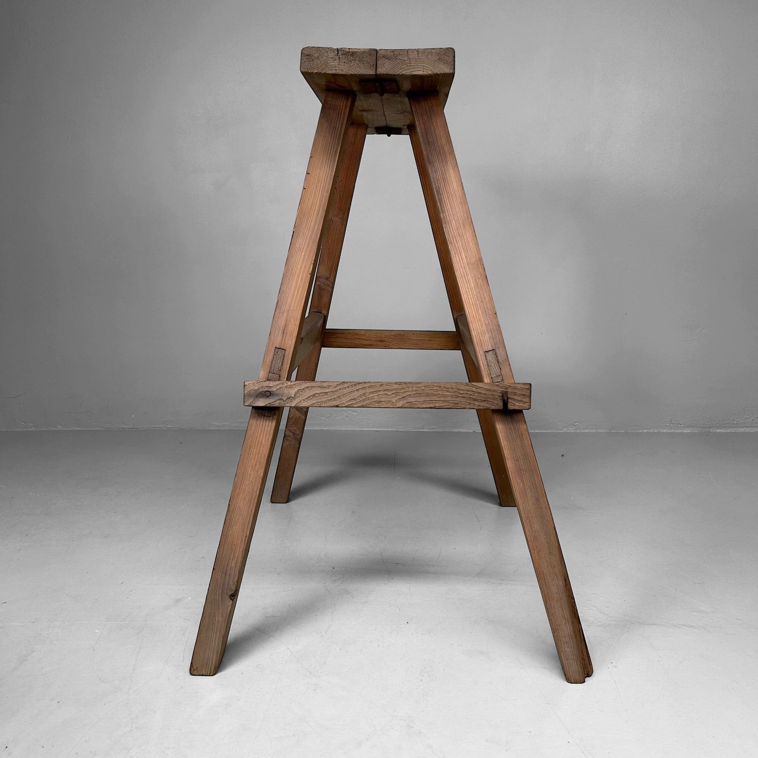Minimalist Wooden Stool, Display Stand – Taishō Period, Japan