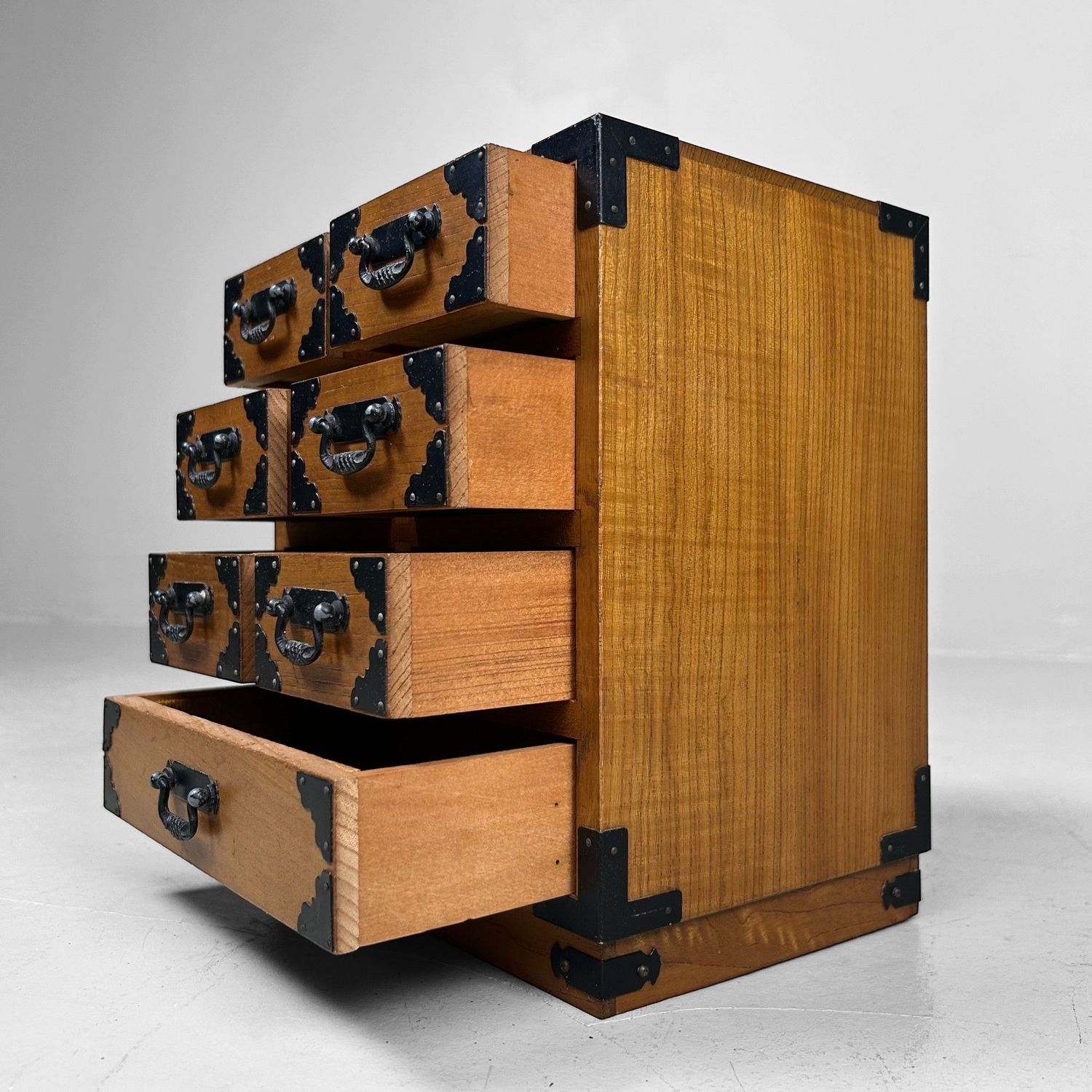 Vintage Japans Juwelenkastje met Zeven Lades – Jaren ’60