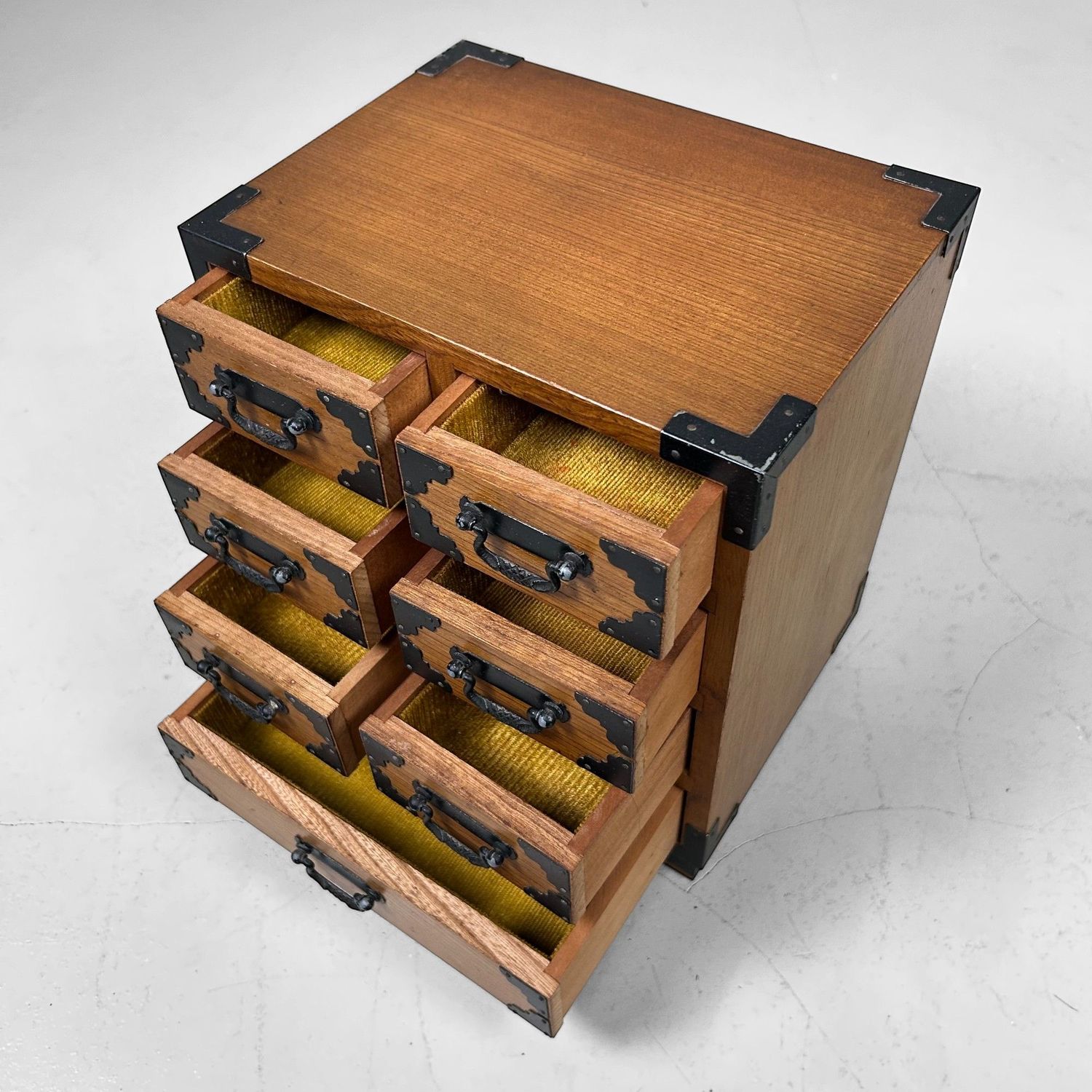 Vintage Japans Juwelenkastje met Zeven Lades – Jaren ’60