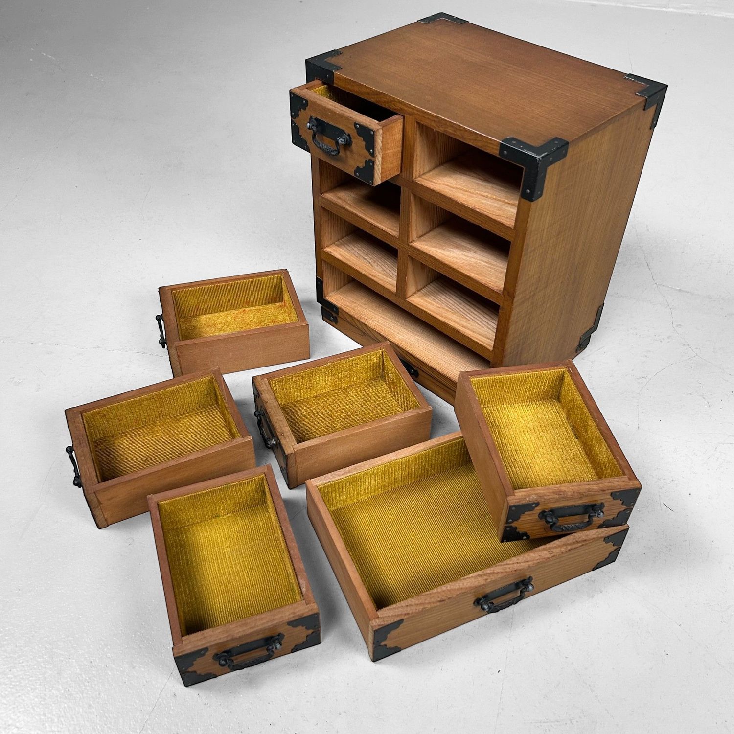 Vintage Japans Juwelenkastje met Zeven Lades – Jaren ’60