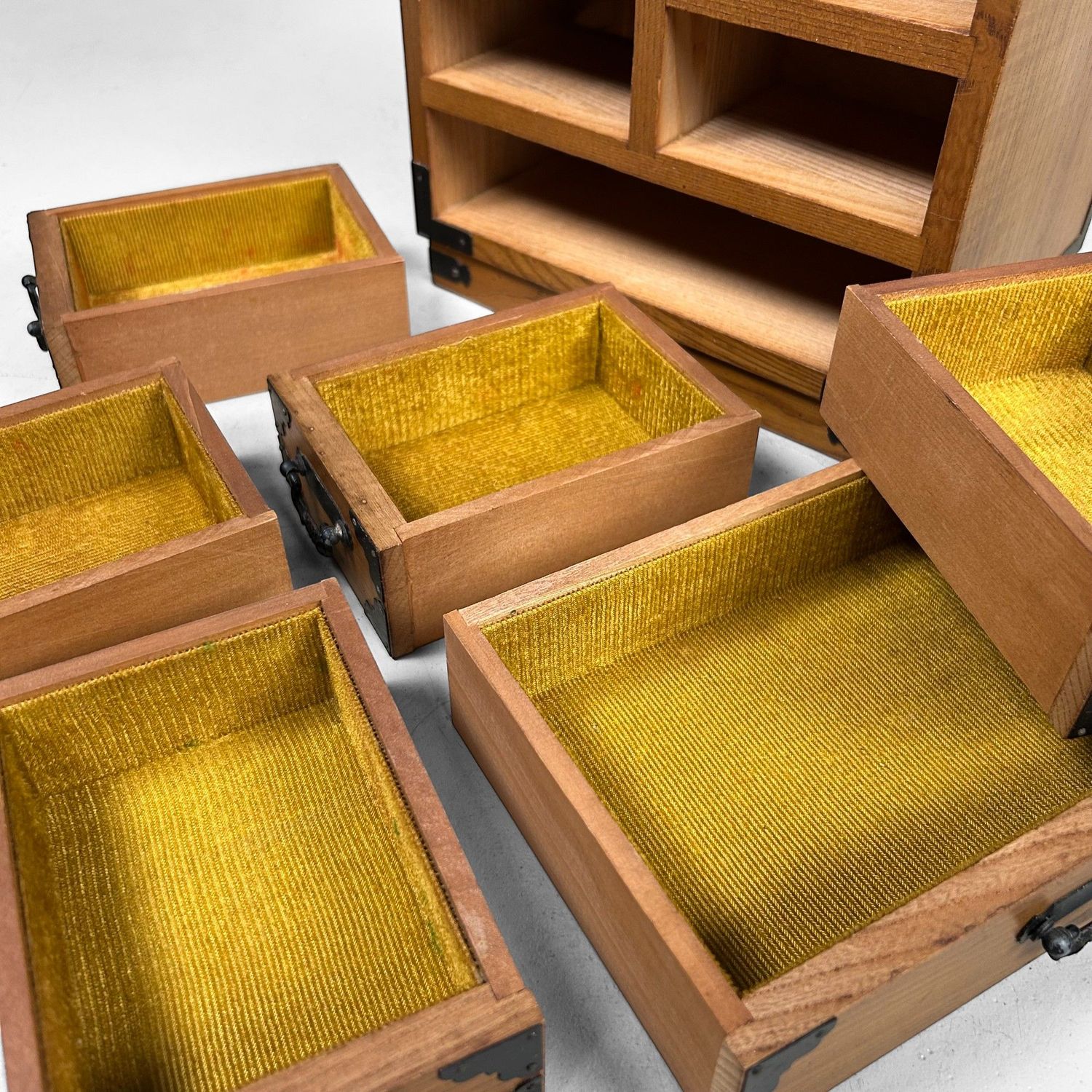 Vintage Japans Juwelenkastje met Zeven Lades – Jaren ’60