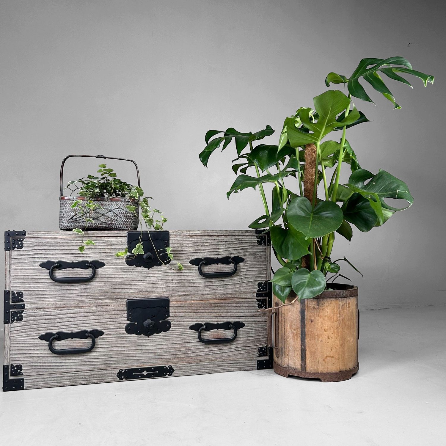 ​Vintage Hanakago, Japanse Ikebana Bamboe Bloemenmand, jaren ’60