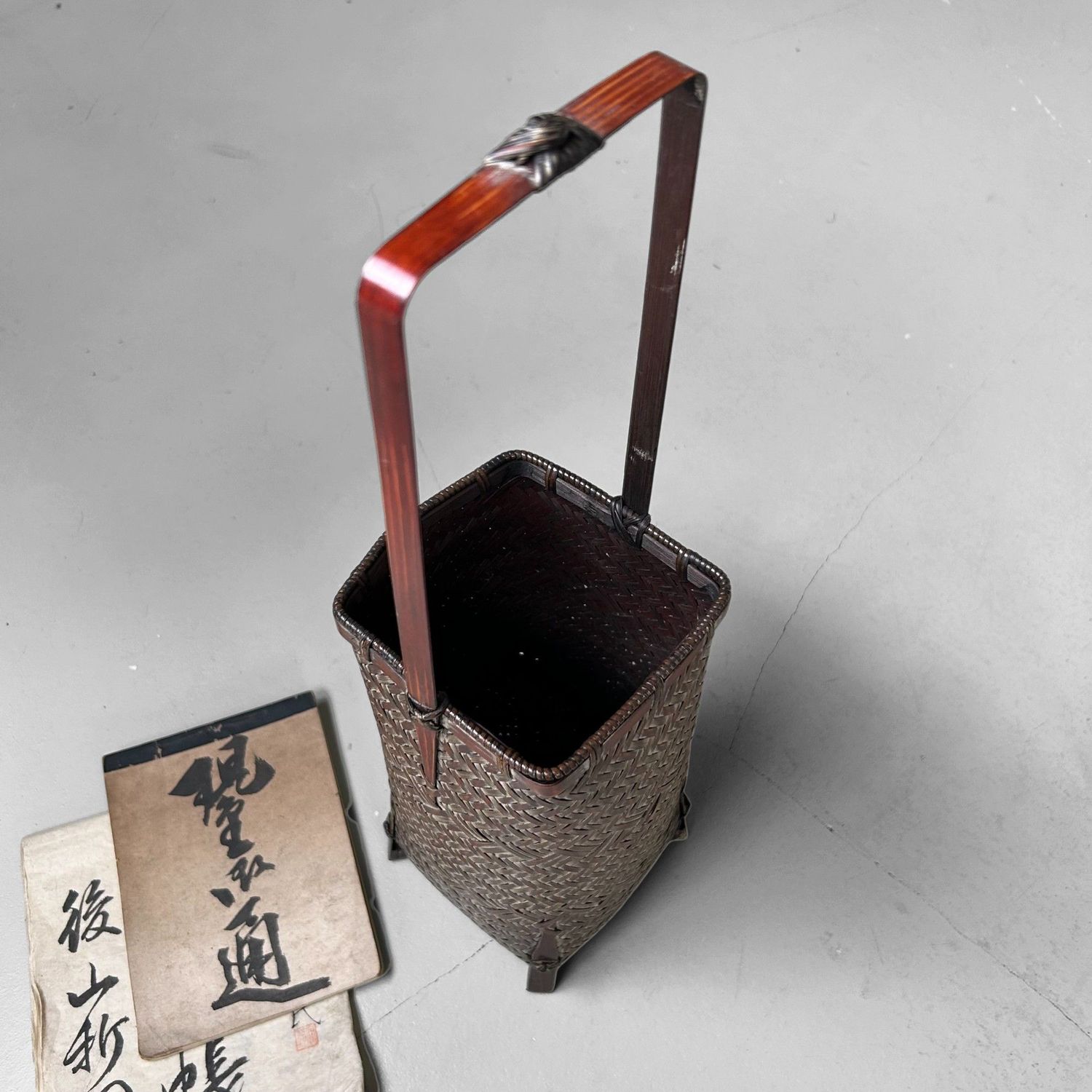 Traditionele Hanakago, Japanse Ikebana Bloemenmand, jaren ’60