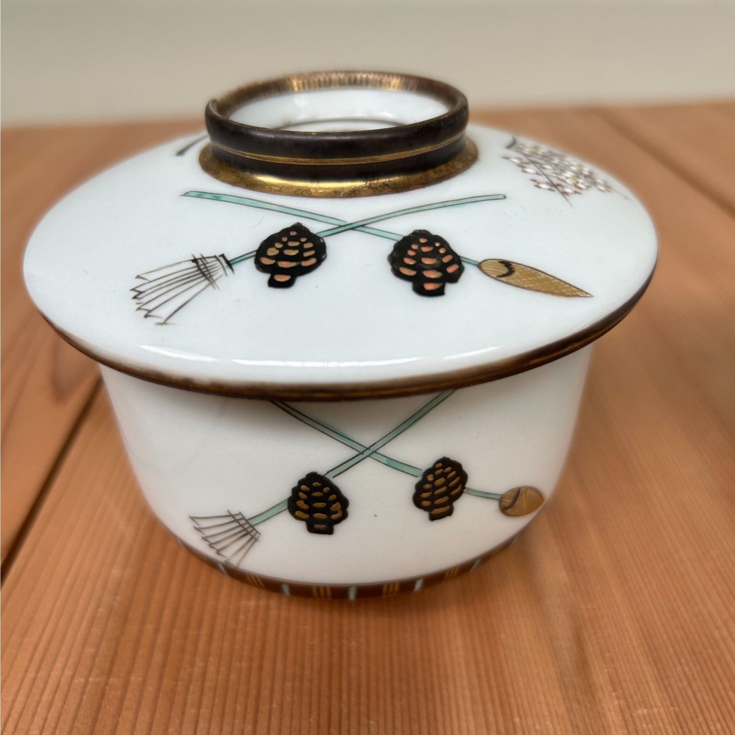 Vintage Kutani Porcelain Bowls with Lids – Hand-Painted, ca. 1930–1950 Vintage Kutani Porcelain Bowls with Lids – Hand-Painted, ca. 1930–1950
