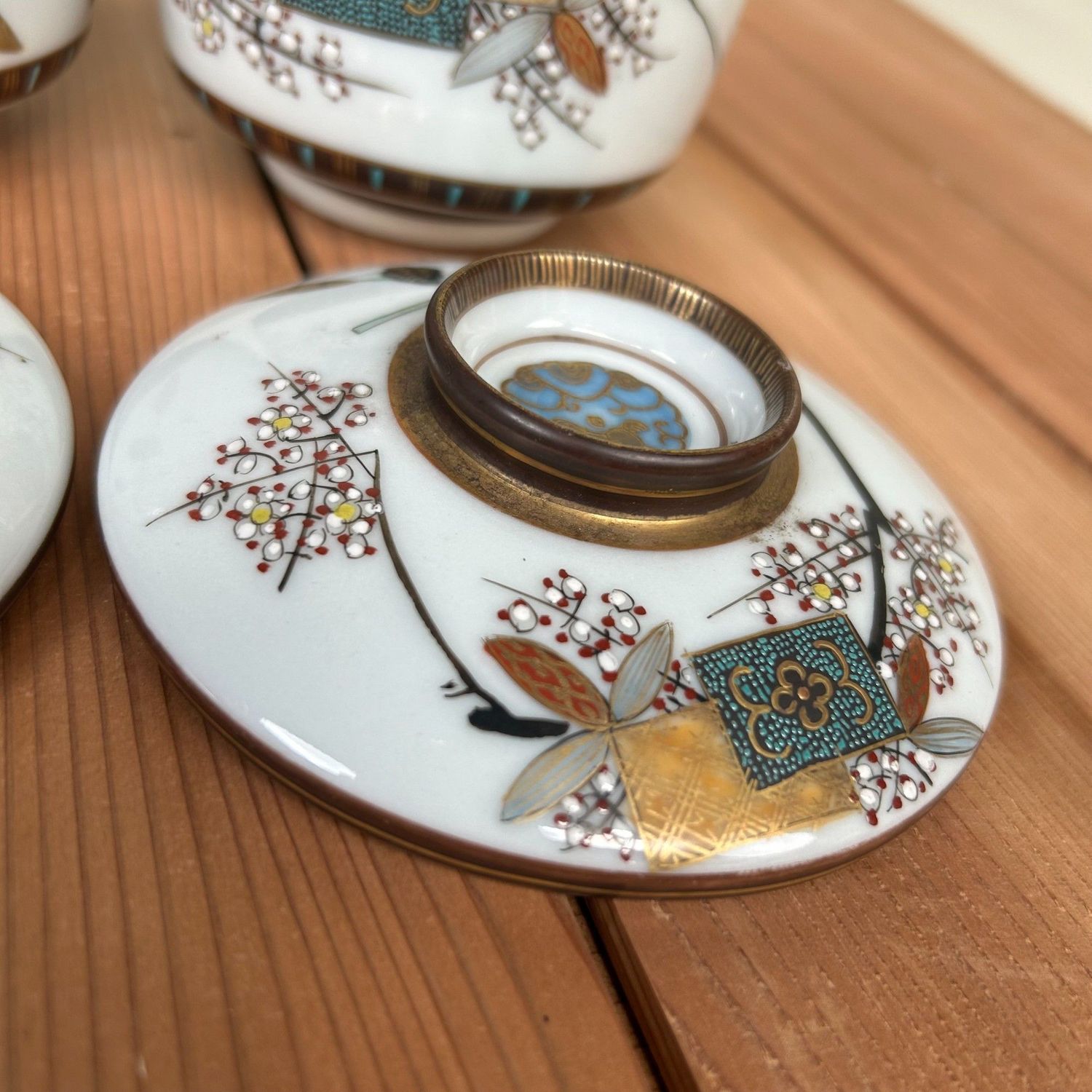 Vintage Kutani Porcelain Bowls with Lids – Hand-Painted, ca. 1930–1950 Vintage Kutani Porcelain Bowls with Lids – Hand-Painted, ca. 1930–1950