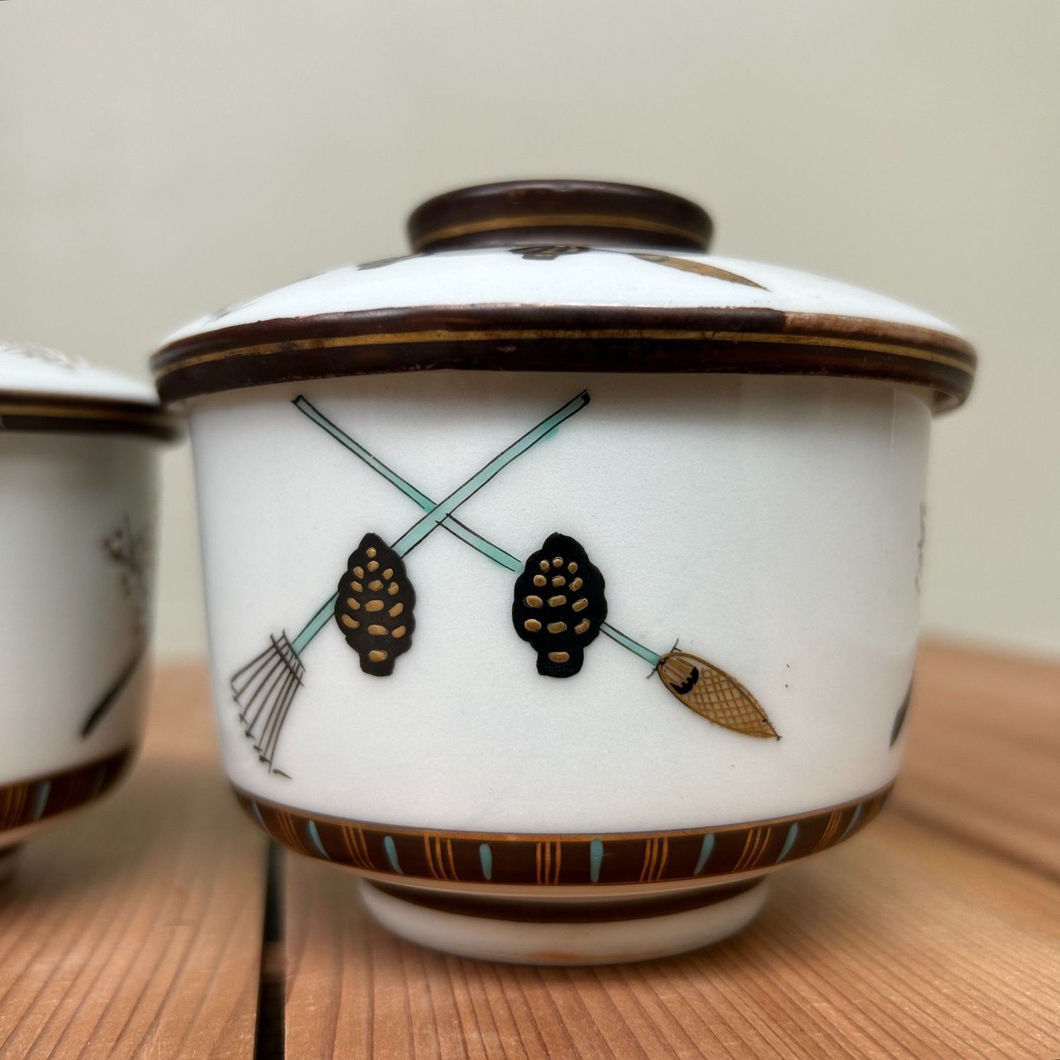 Vintage Kutani Porcelain Bowls with Lids – Hand-Painted, ca. 1930–1950 Vintage Kutani Porcelain Bowls with Lids – Hand-Painted, ca. 1930–1950