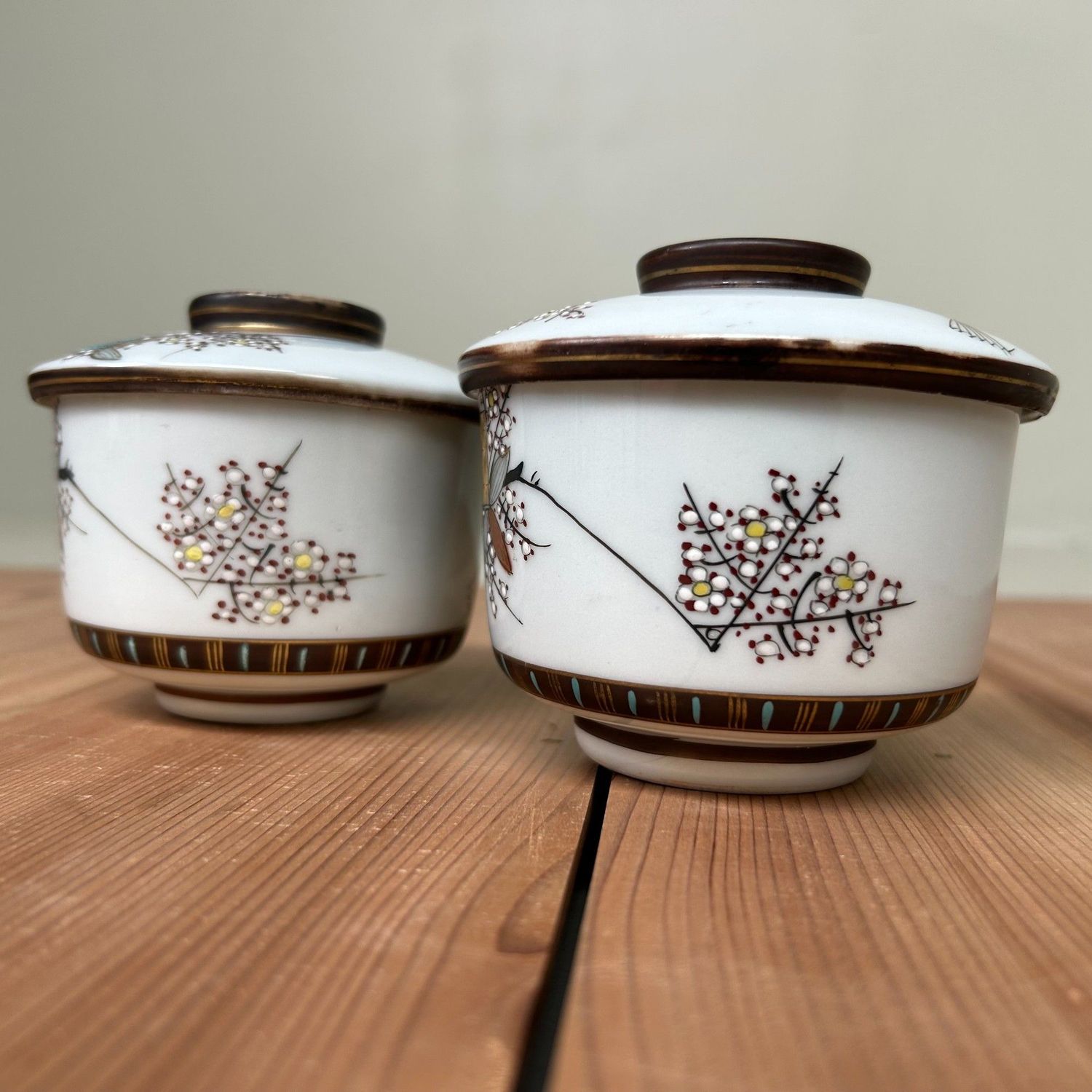 Vintage Kutani Porcelain Bowls with Lids – Hand-Painted, ca. 1930–1950 Vintage Kutani Porcelain Bowls with Lids – Hand-Painted, ca. 1930–1950