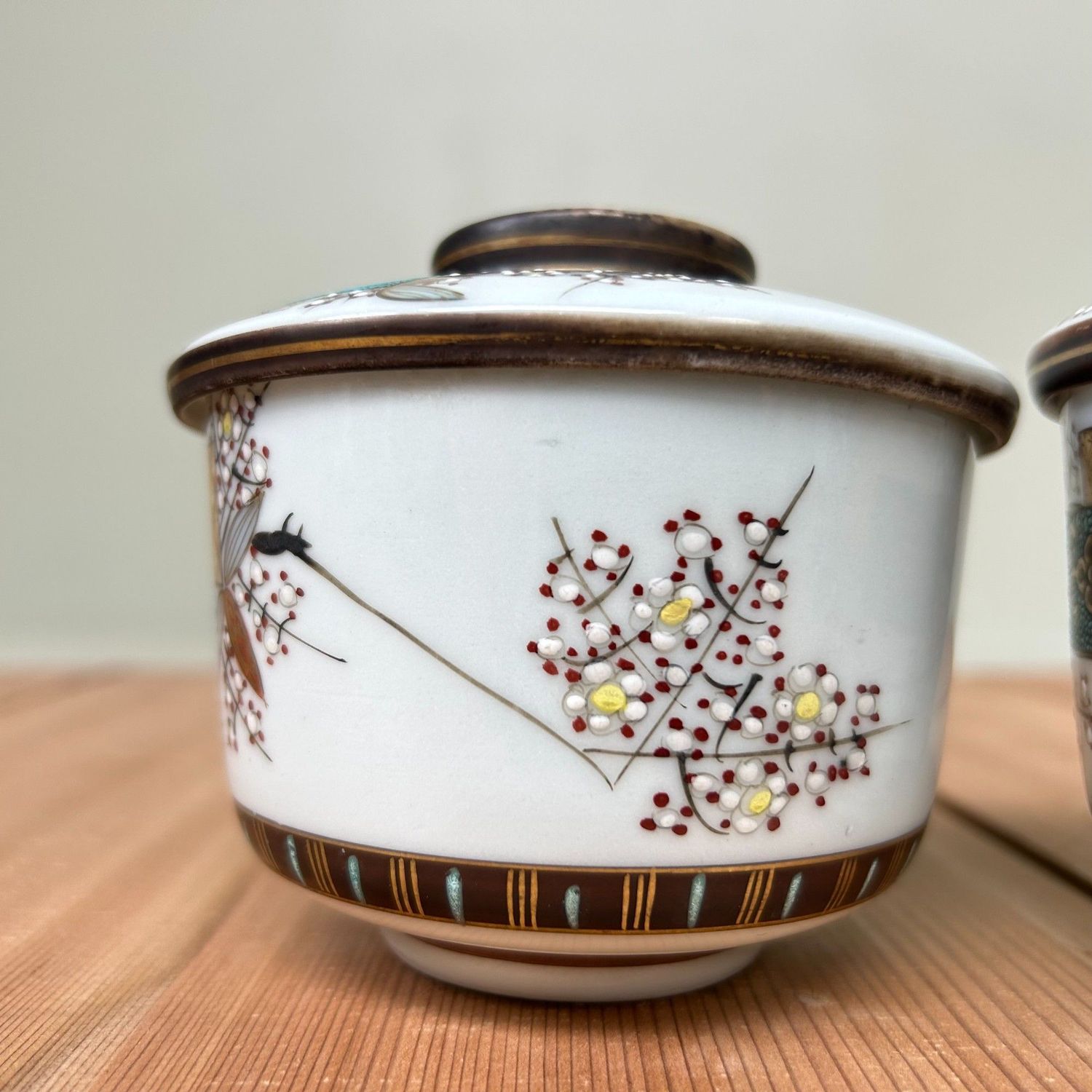 Vintage Kutani Porcelain Bowls with Lids – Hand-Painted, ca. 1930–1950 Vintage Kutani Porcelain Bowls with Lids – Hand-Painted, ca. 1930–1950