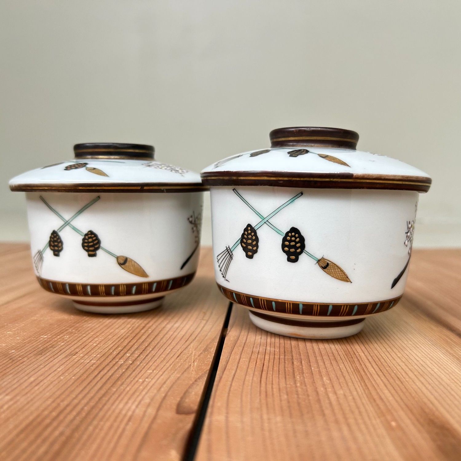 Vintage Kutani Porcelain Bowls with Lids – Hand-Painted, ca. 1930–1950 Vintage Kutani Porcelain Bowls with Lids – Hand-Painted, ca. 1930–1950