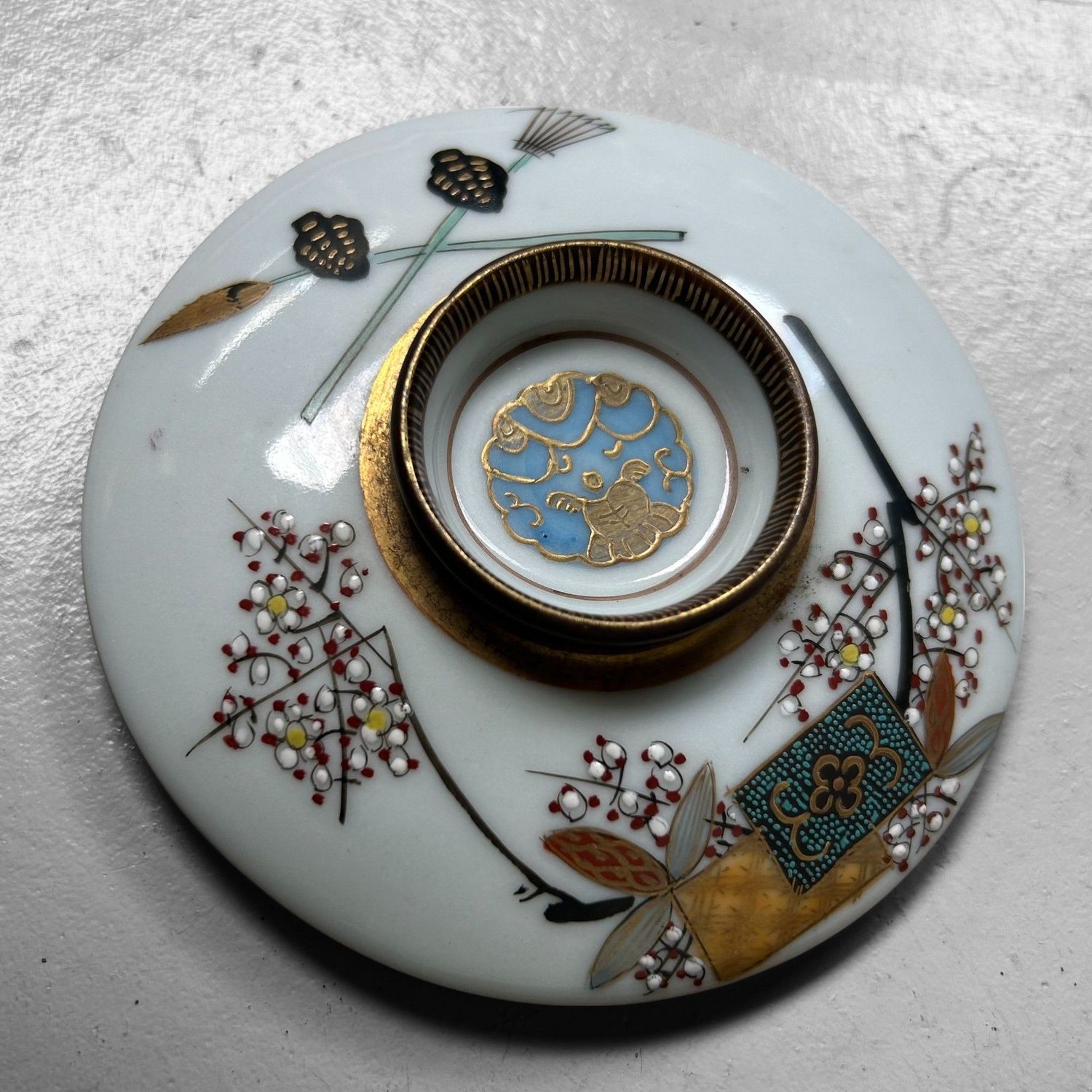 Vintage Kutani Porcelain Bowls with Lids – Hand-Painted, ca. 1930–1950 Vintage Kutani Porcelain Bowls with Lids – Hand-Painted, ca. 1930–1950