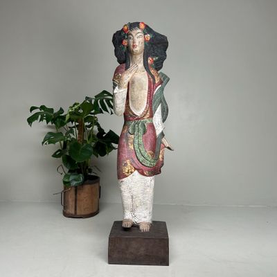 Exotisch Houten Beeld uit de Jaren 50 – Polychroom Vrouwfiguur