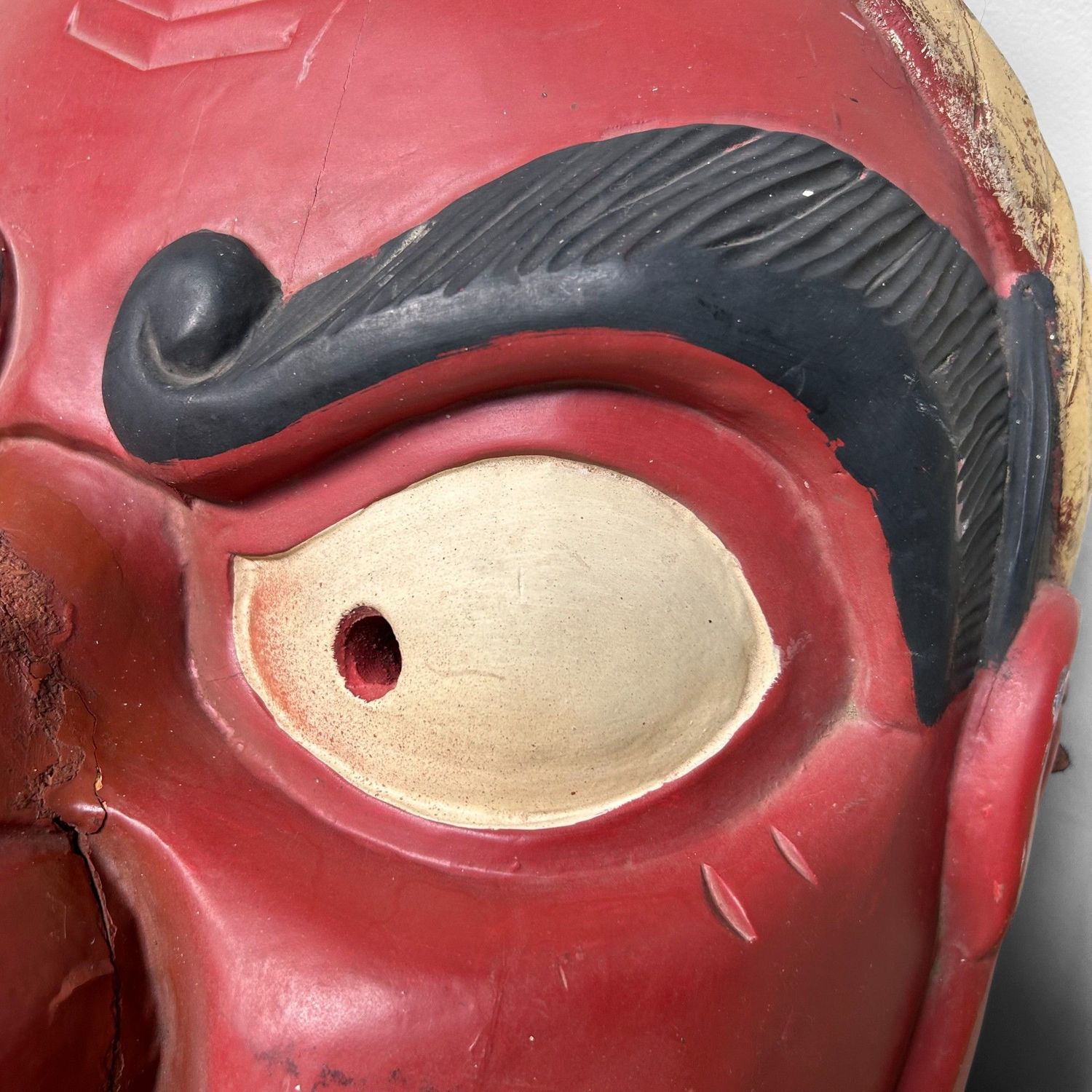 Traditioneel Houten Tengu Masker, Shōwa-periode, Japan.