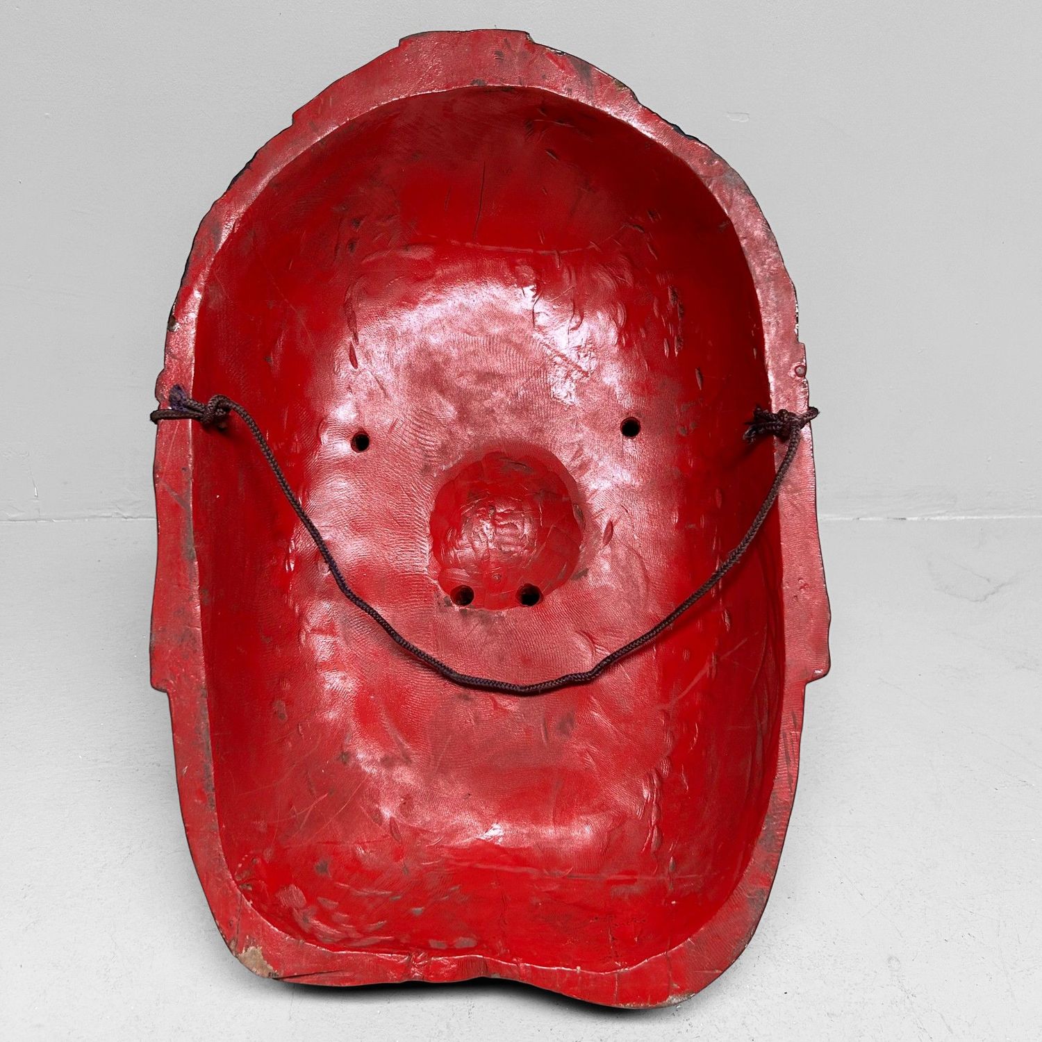 Traditioneel Houten Tengu Masker, Shōwa-periode, Japan.