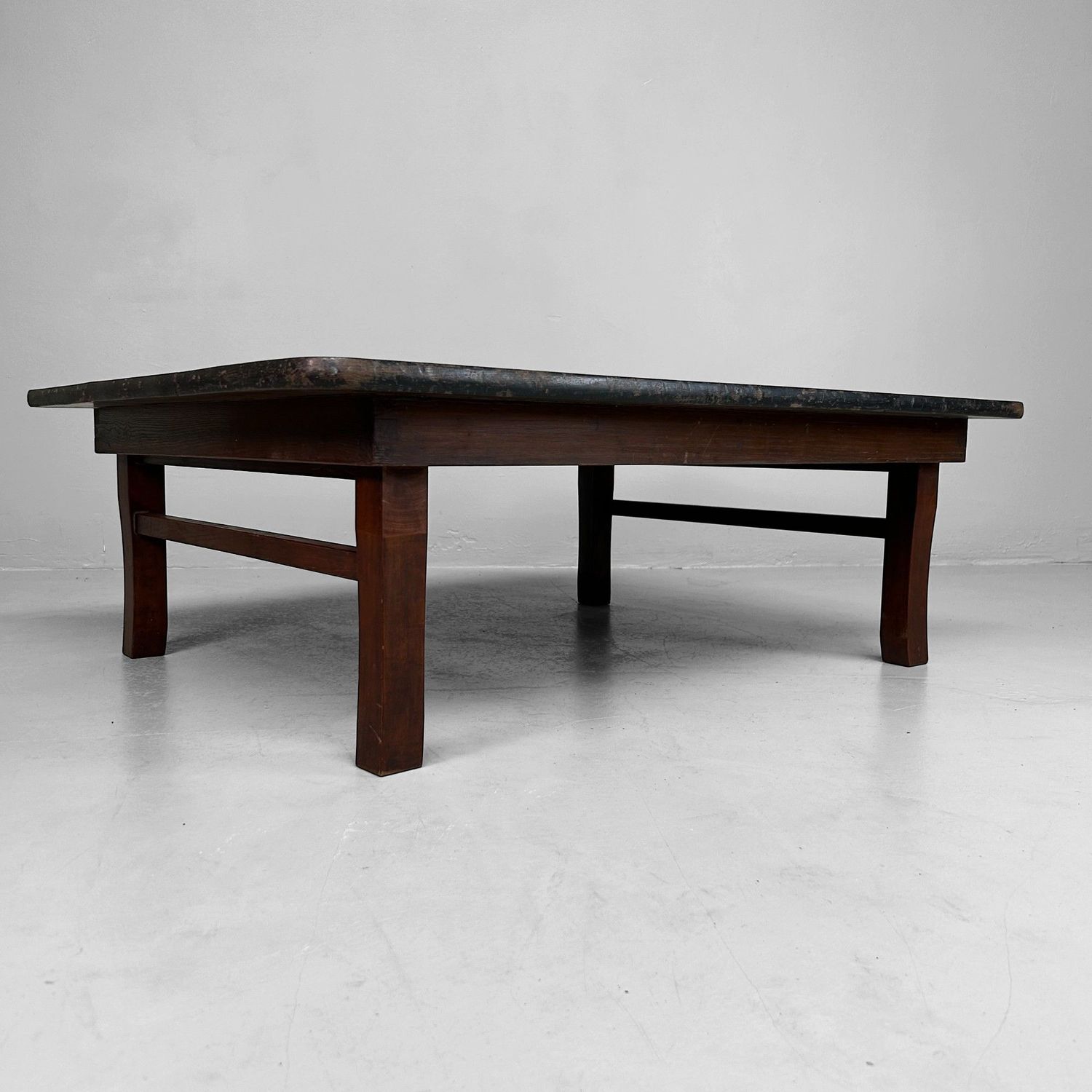 Antieke Japanse Houten Tafel met inklapbare poten - Jaren '20.